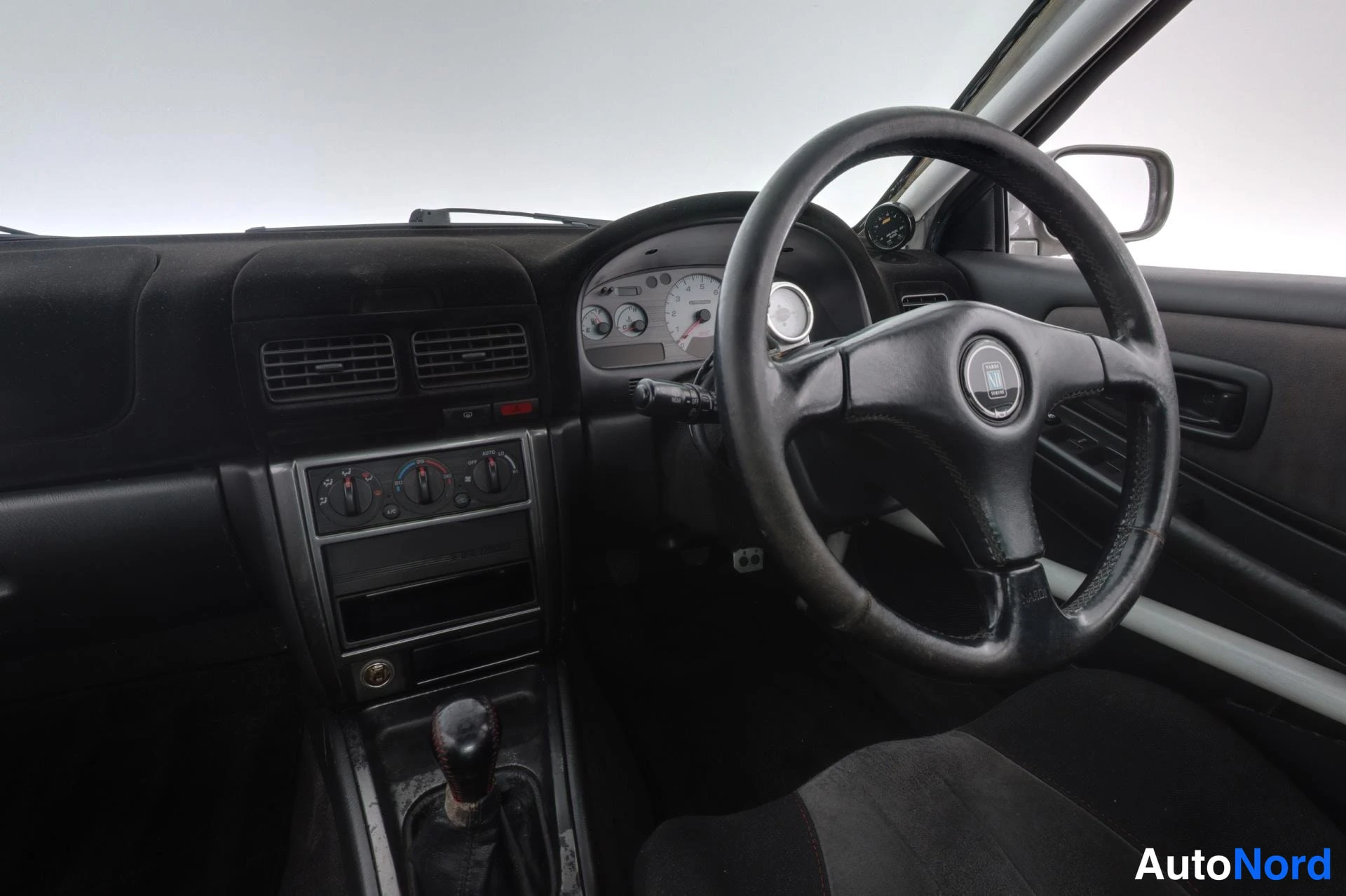 Harmaa Subaru Impreza 1999, ohjaamo, kuva 8