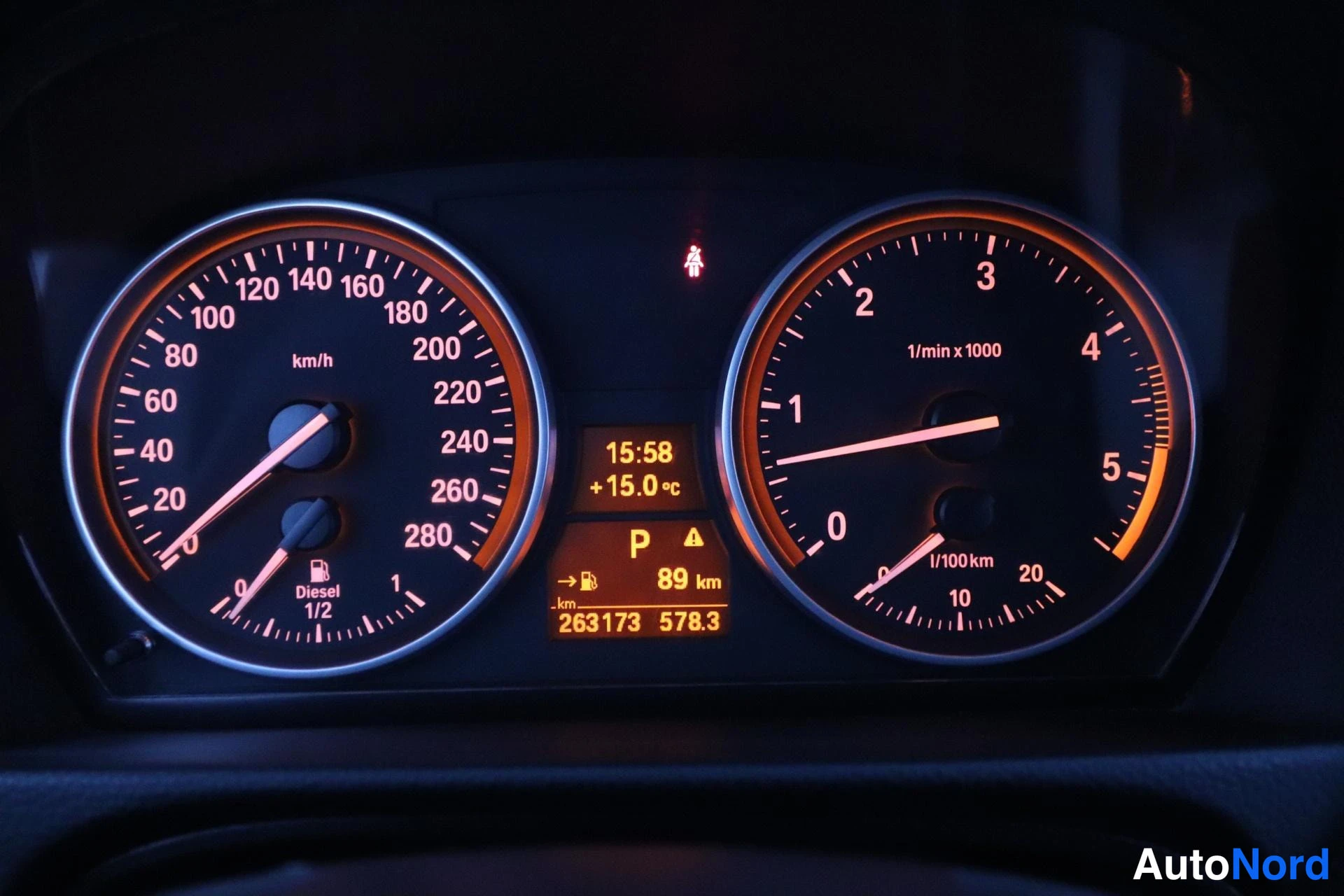 Musta BMW 330d 2007, yksityiskohta, kuva 15