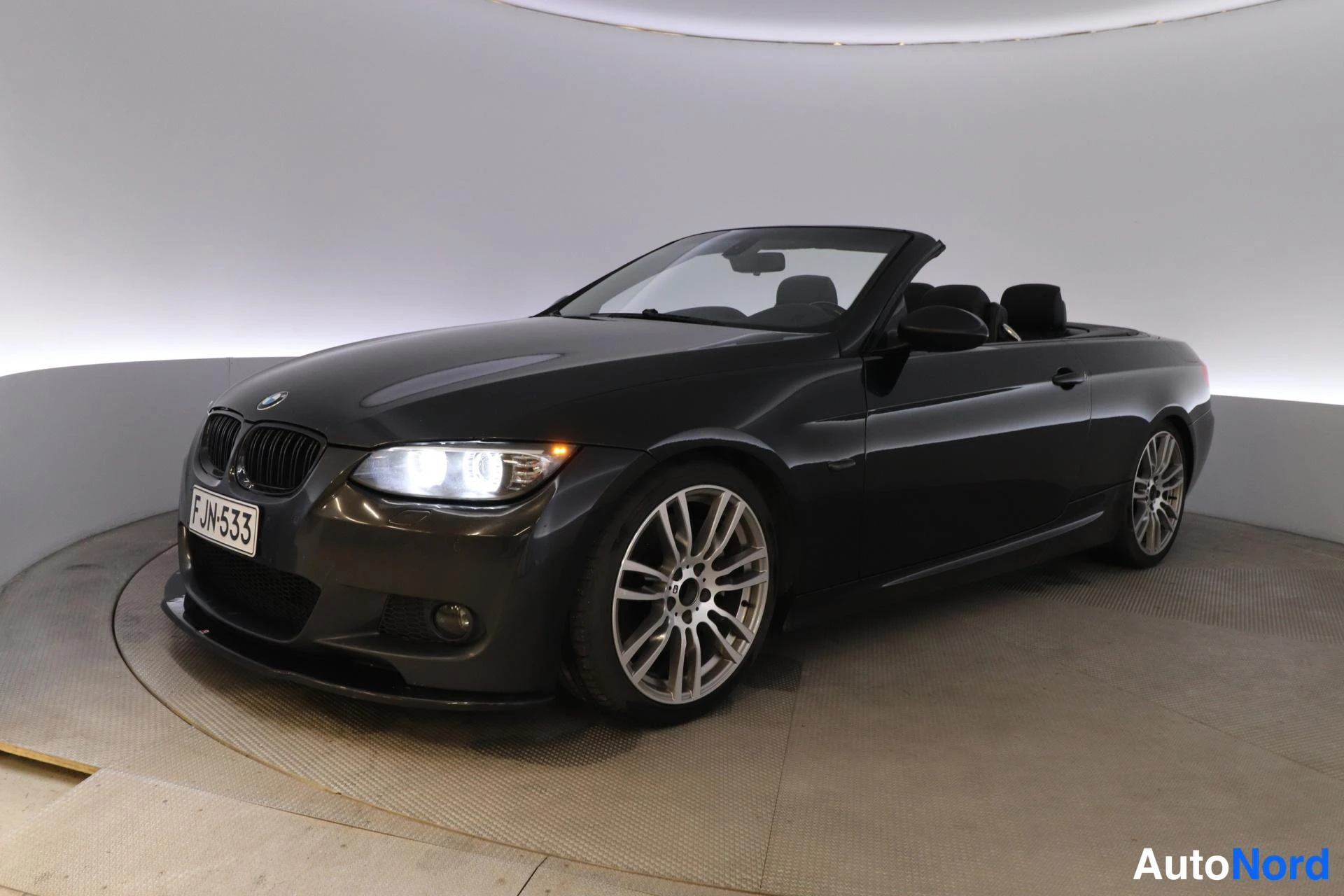 Musta BMW 330d 2007, etuviisto, keula vasemmalle, kuva 2