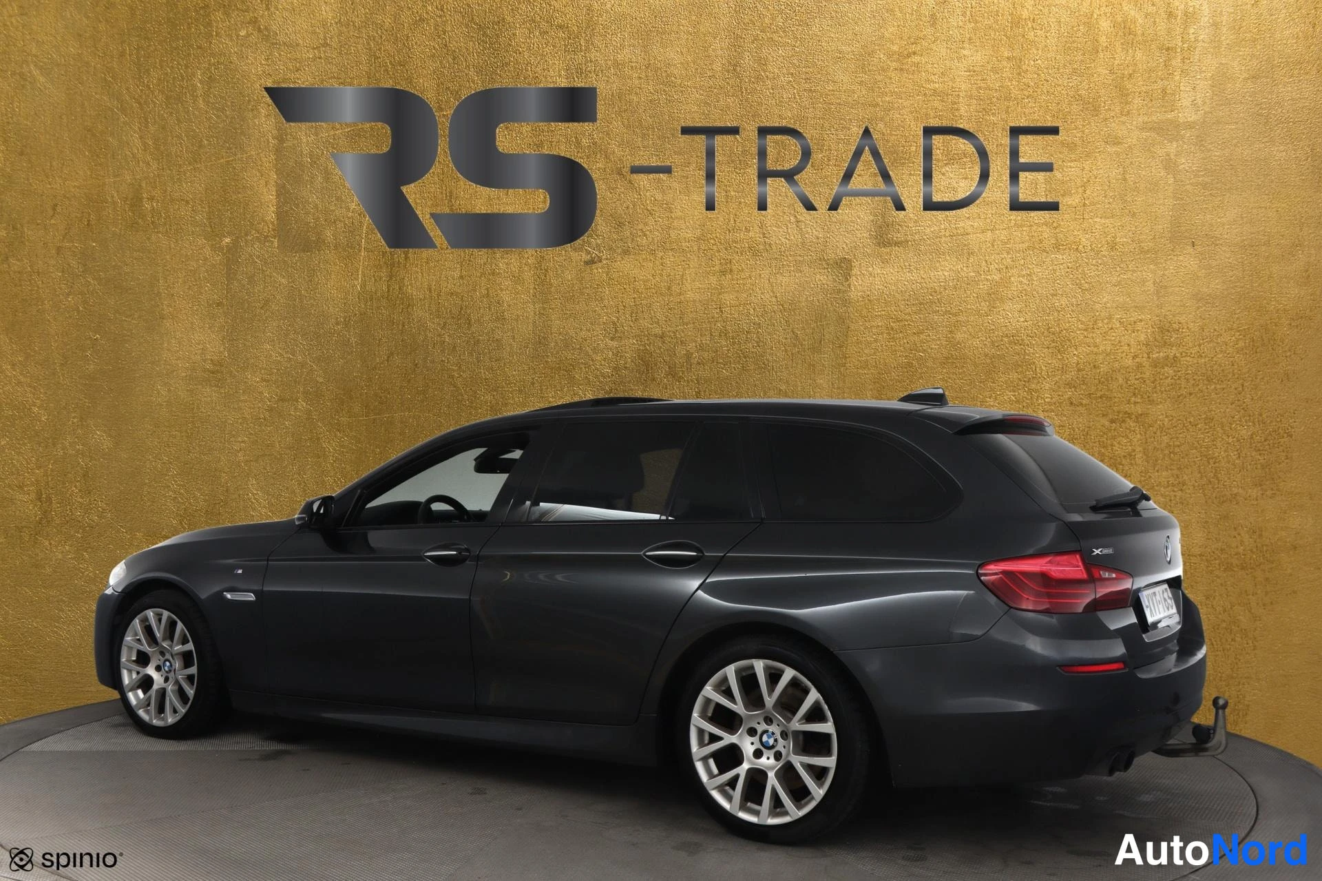 Harmaa BMW 530d xDrive 2015, takaviisto, kuva 5