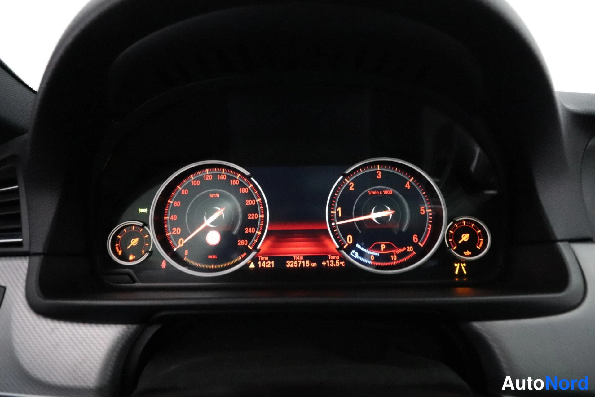Harmaa BMW 530d xDrive 2015, yksityiskohta, kuva 15