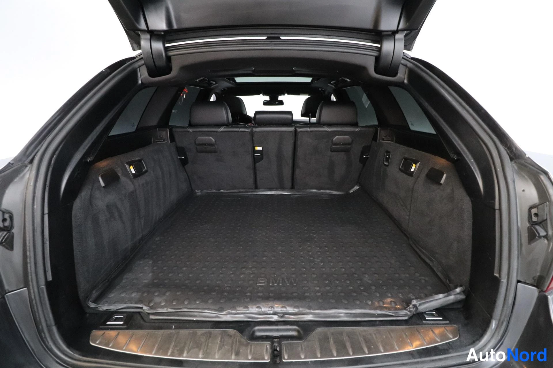 Harmaa BMW 530d xDrive 2015, tavaratila, kuva 13