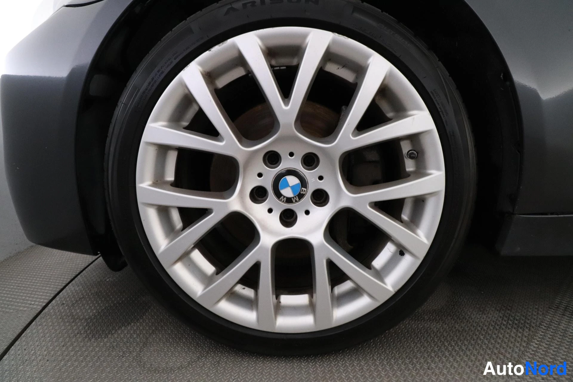 Harmaa BMW 530d xDrive 2015, yksityiskohta, kuva 34