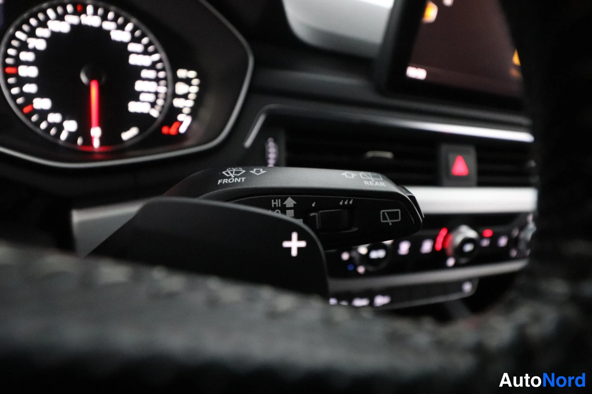 Musta Audi A4 2016, yksityiskohta, kuva 16