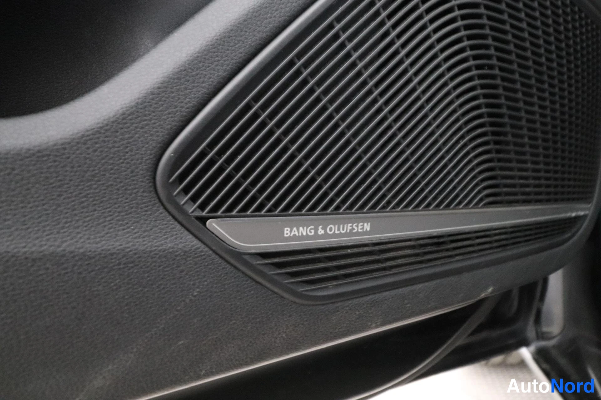 Musta Audi A4 2016, yksityiskohta, kuva 33