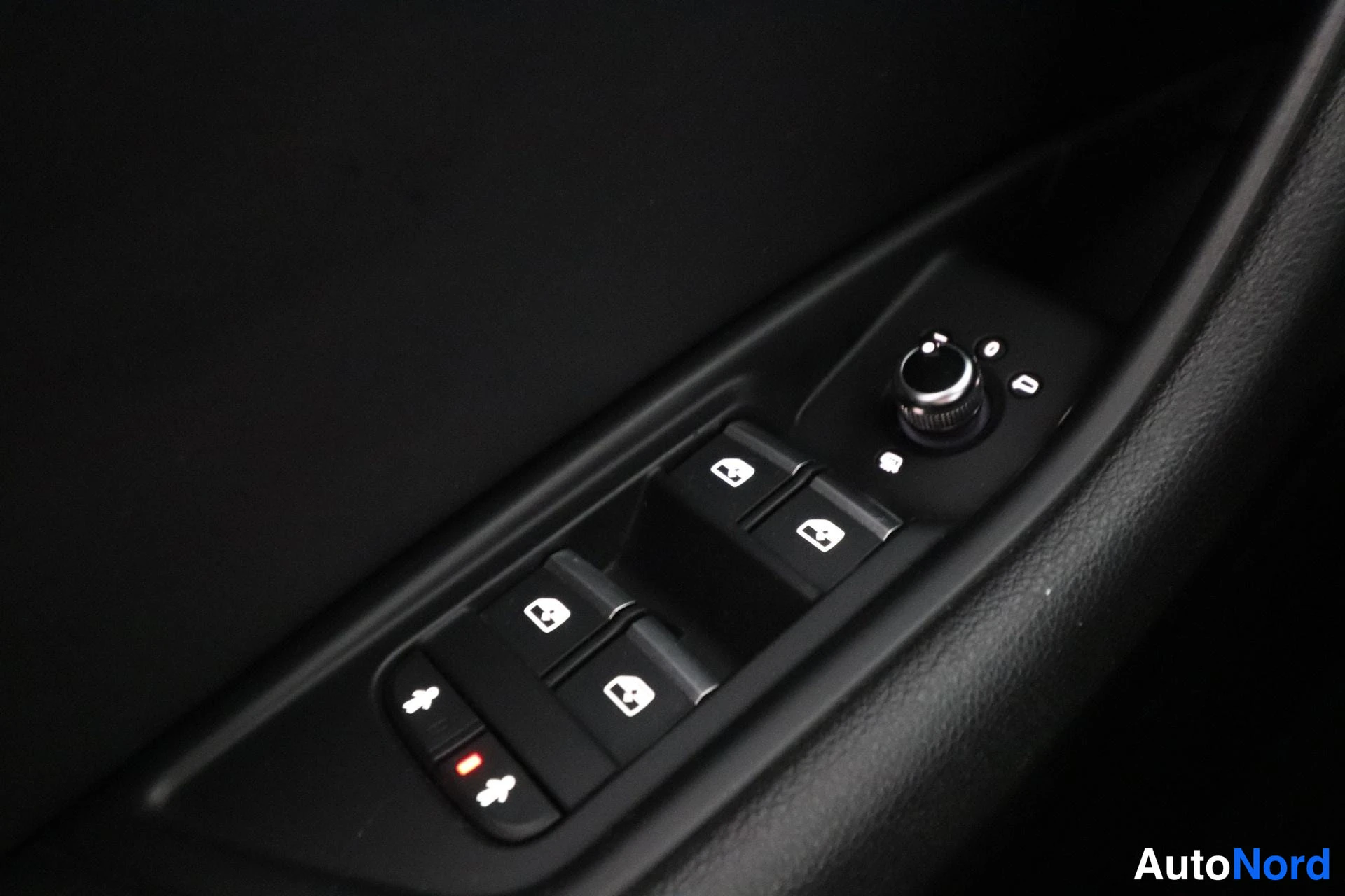 Musta Audi A4 2016, yksityiskohta, kuva 31