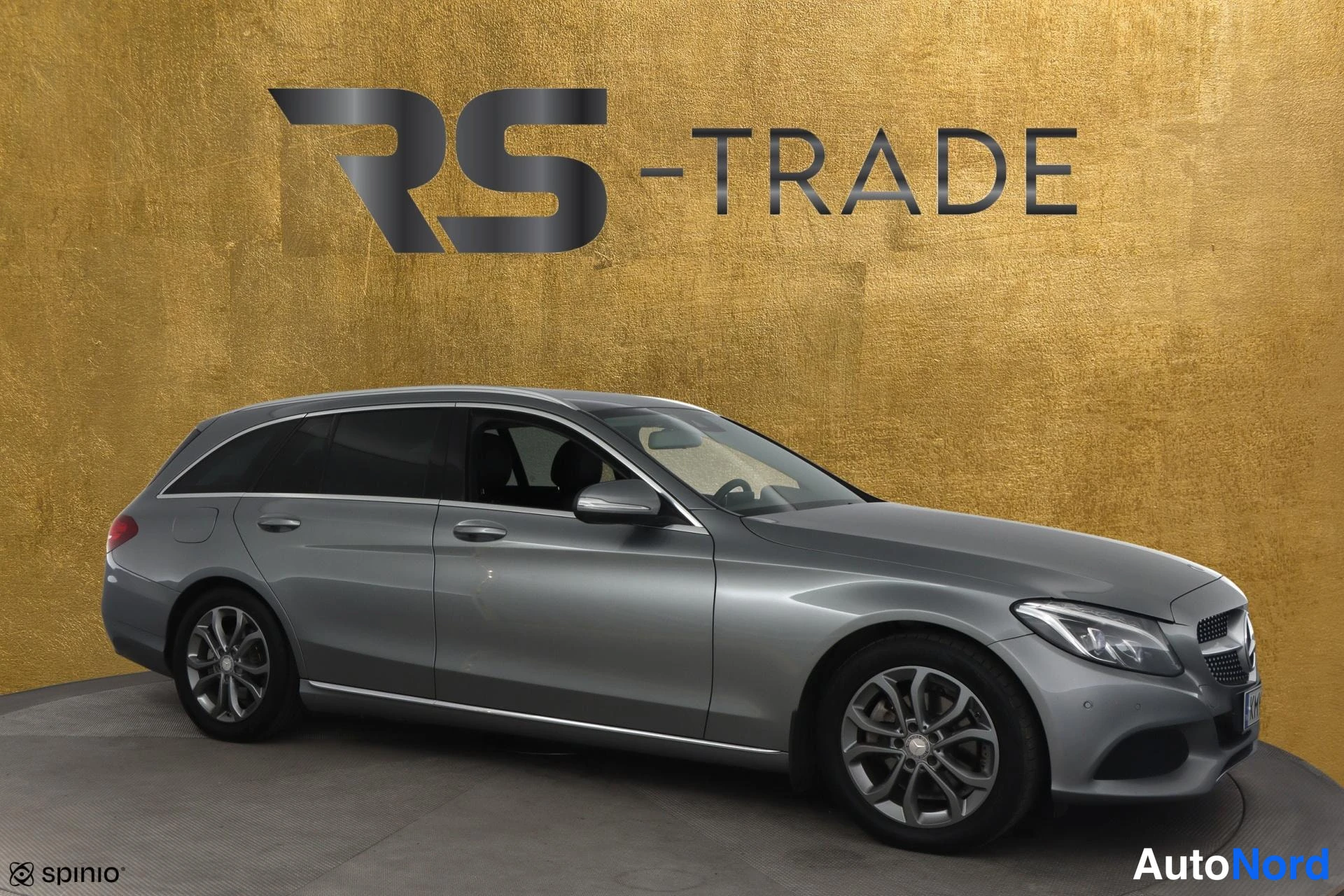 Harmaa Mercedes-Benz C 2014, etuviisto, keula oikealle, kuva 3