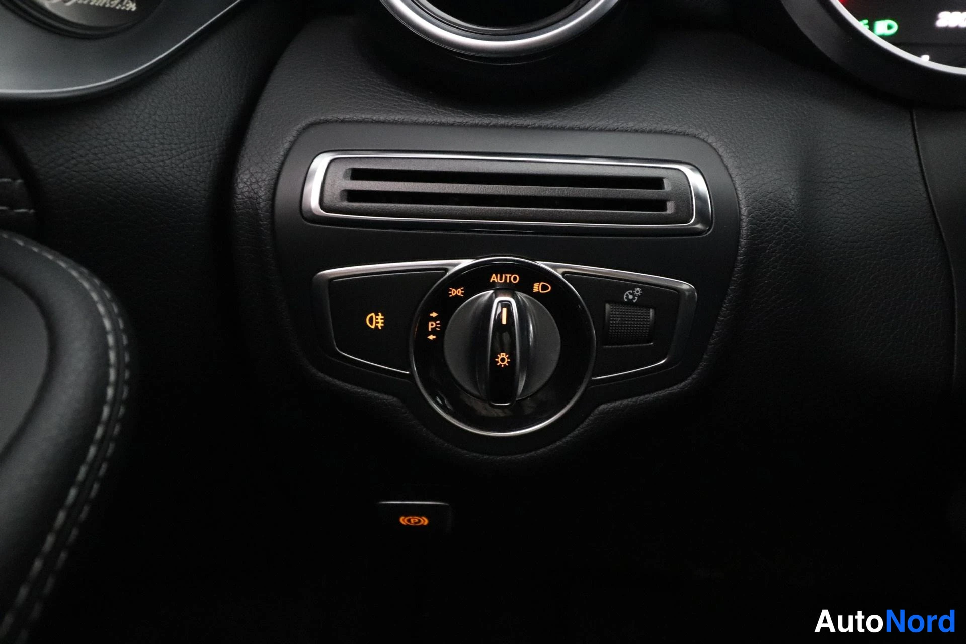 Harmaa Mercedes-Benz C 2014, yksityiskohta, kuva 25