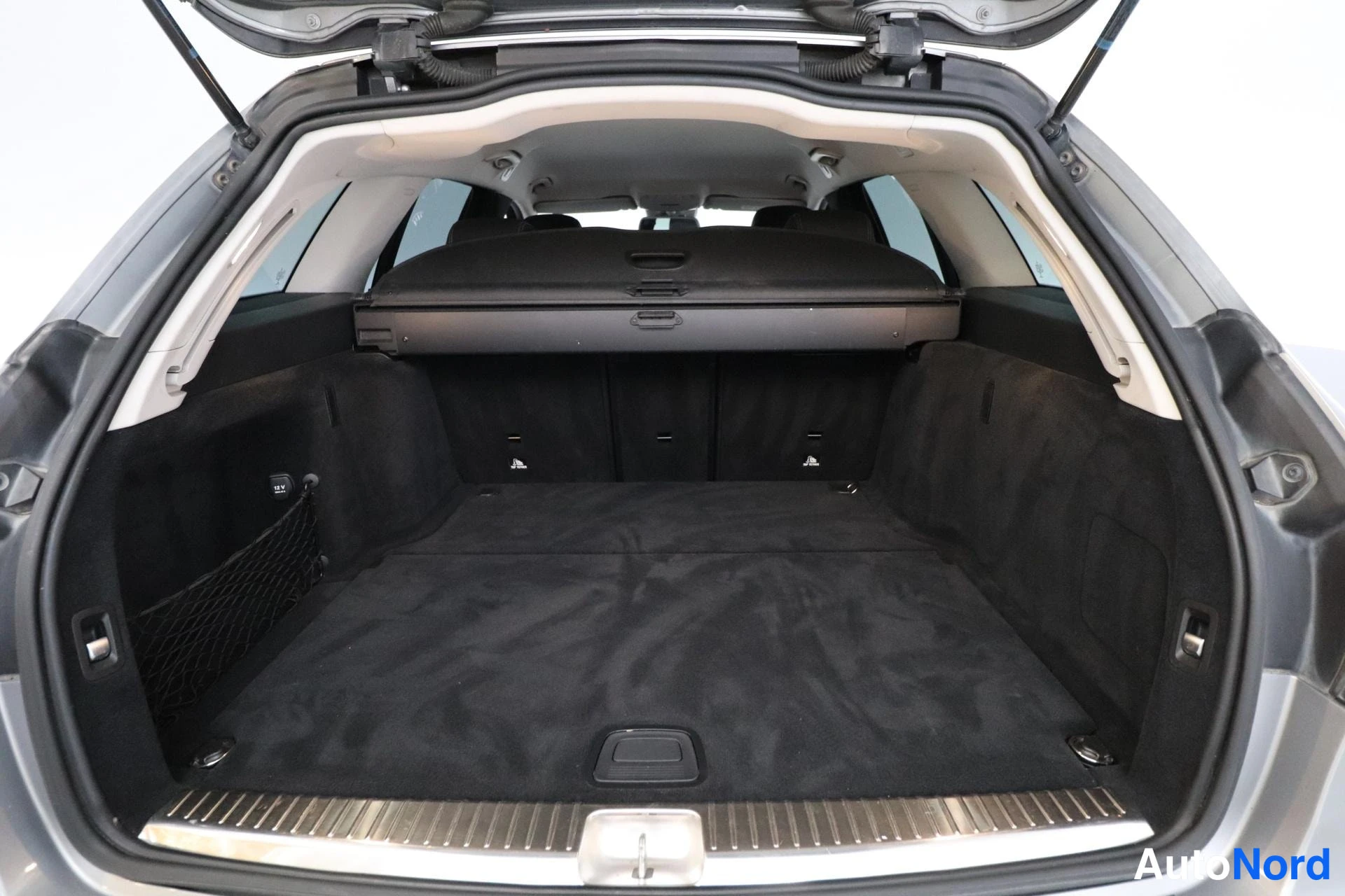 Harmaa Mercedes-Benz C 2014, tavaratila, kuva 13