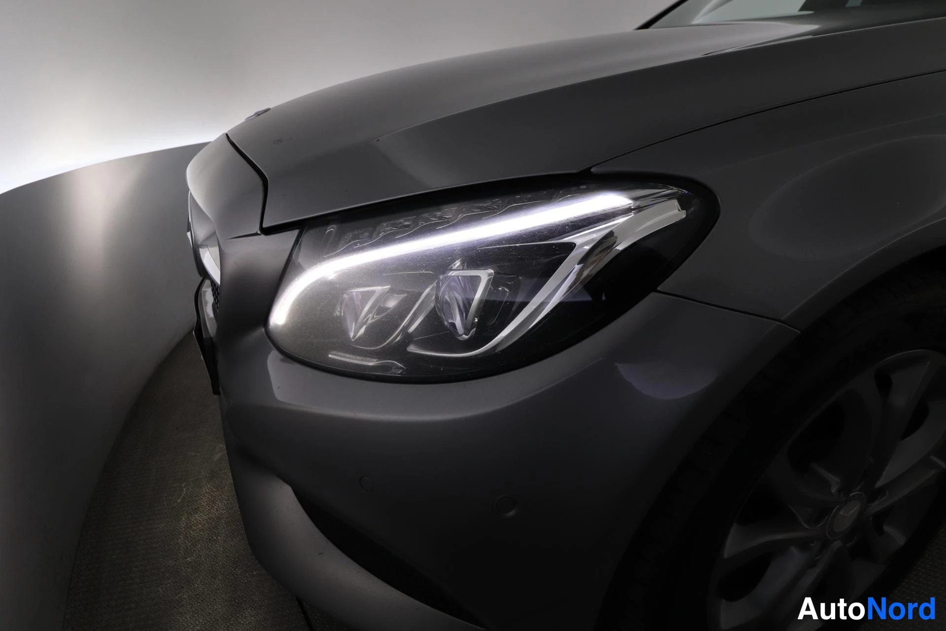 Harmaa Mercedes-Benz C 2014, yksityiskohta, kuva 33