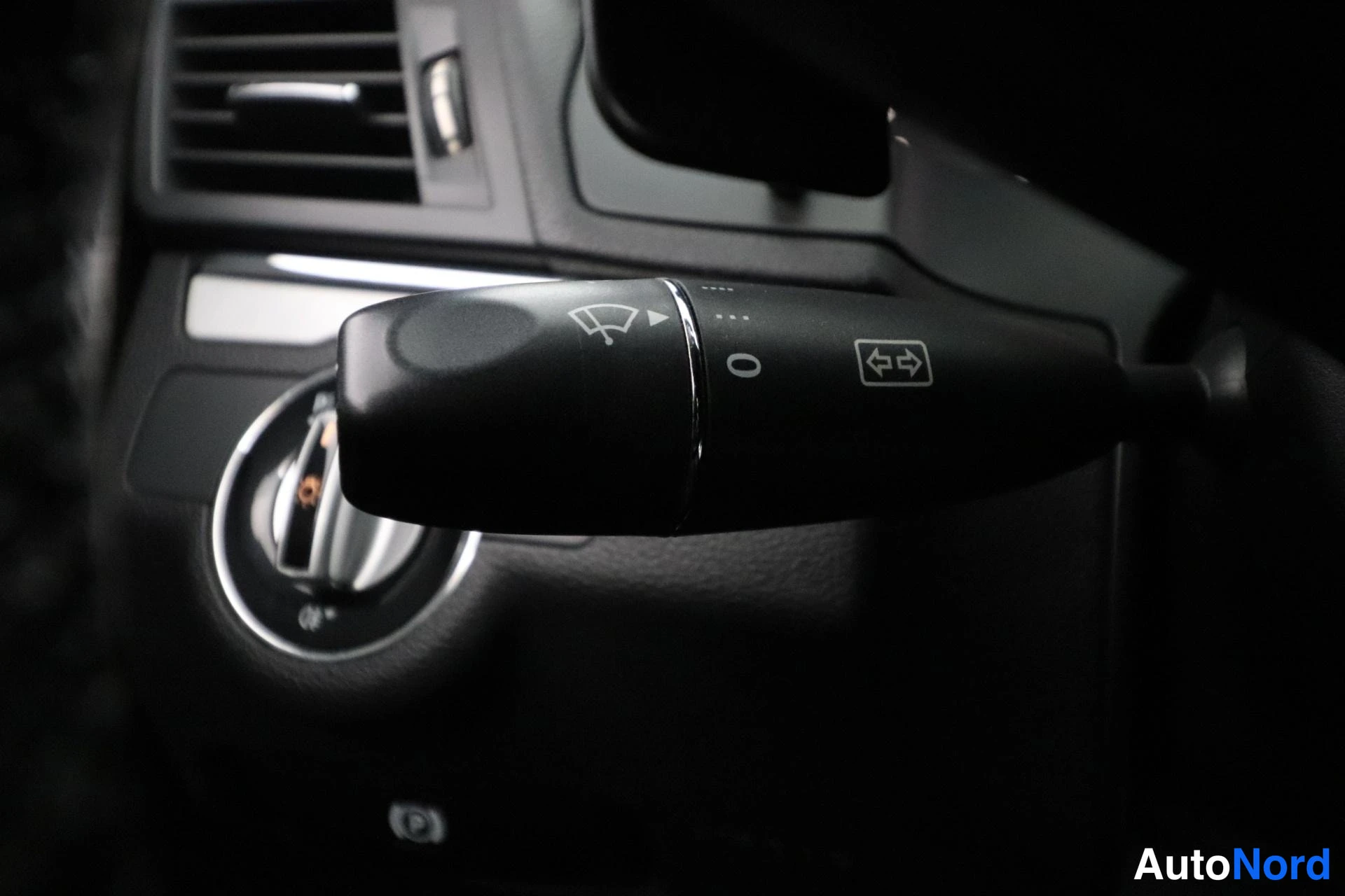 Valkoinen Mercedes-Benz E 2009, yksityiskohta, kuva 19