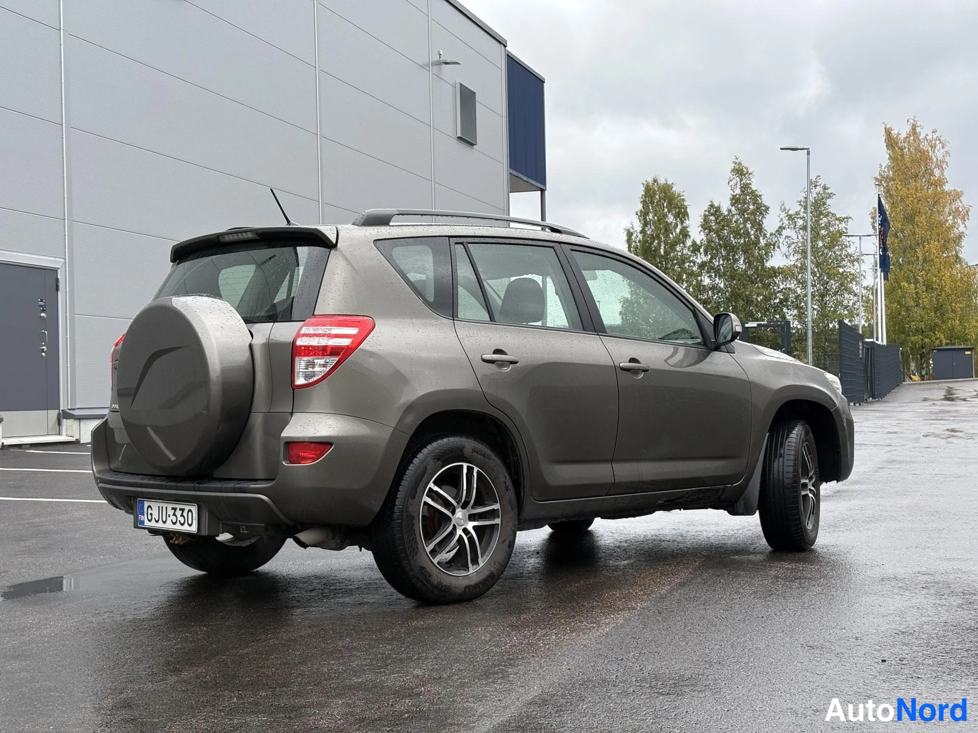 Grey Toyota RAV4 2011, rear three-quarter, photo 2