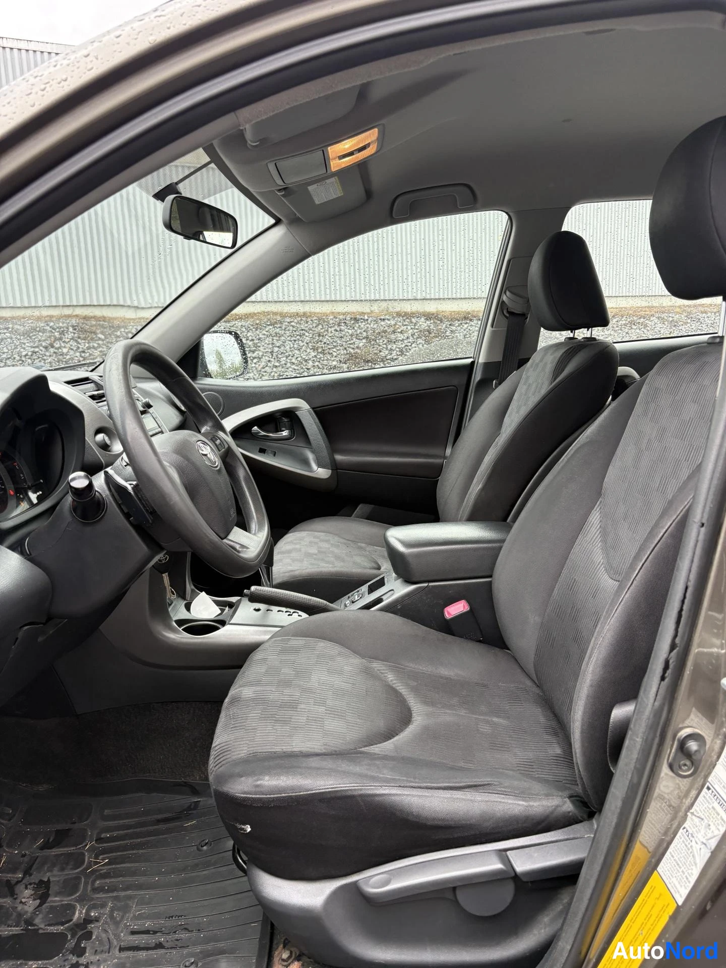 Grey Toyota RAV4 2011, front seats, photo 5