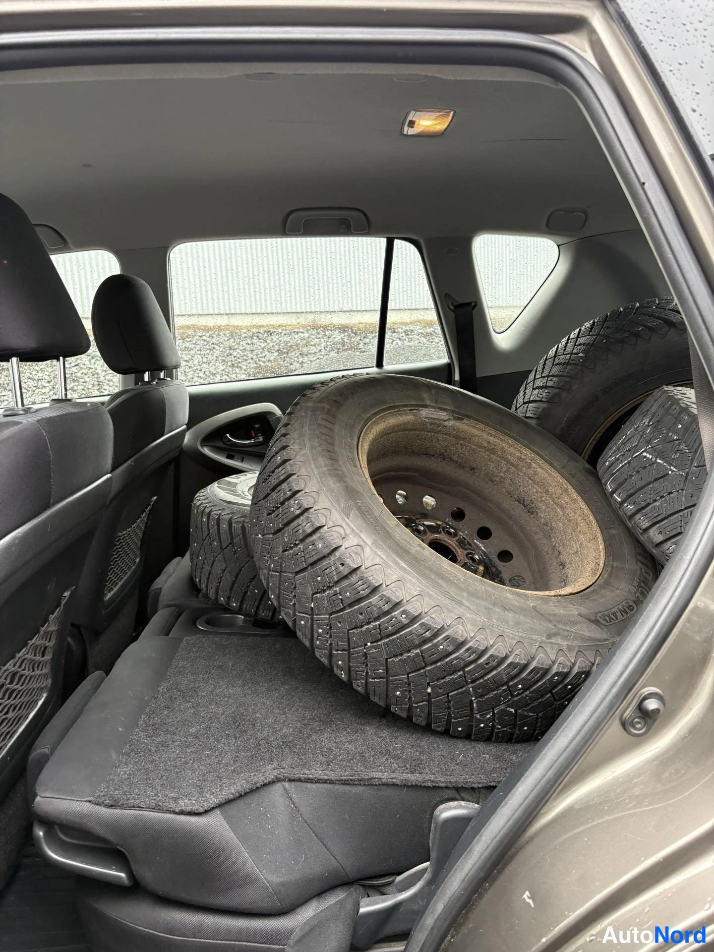 Grey Toyota RAV4 2011, boot, photo 6