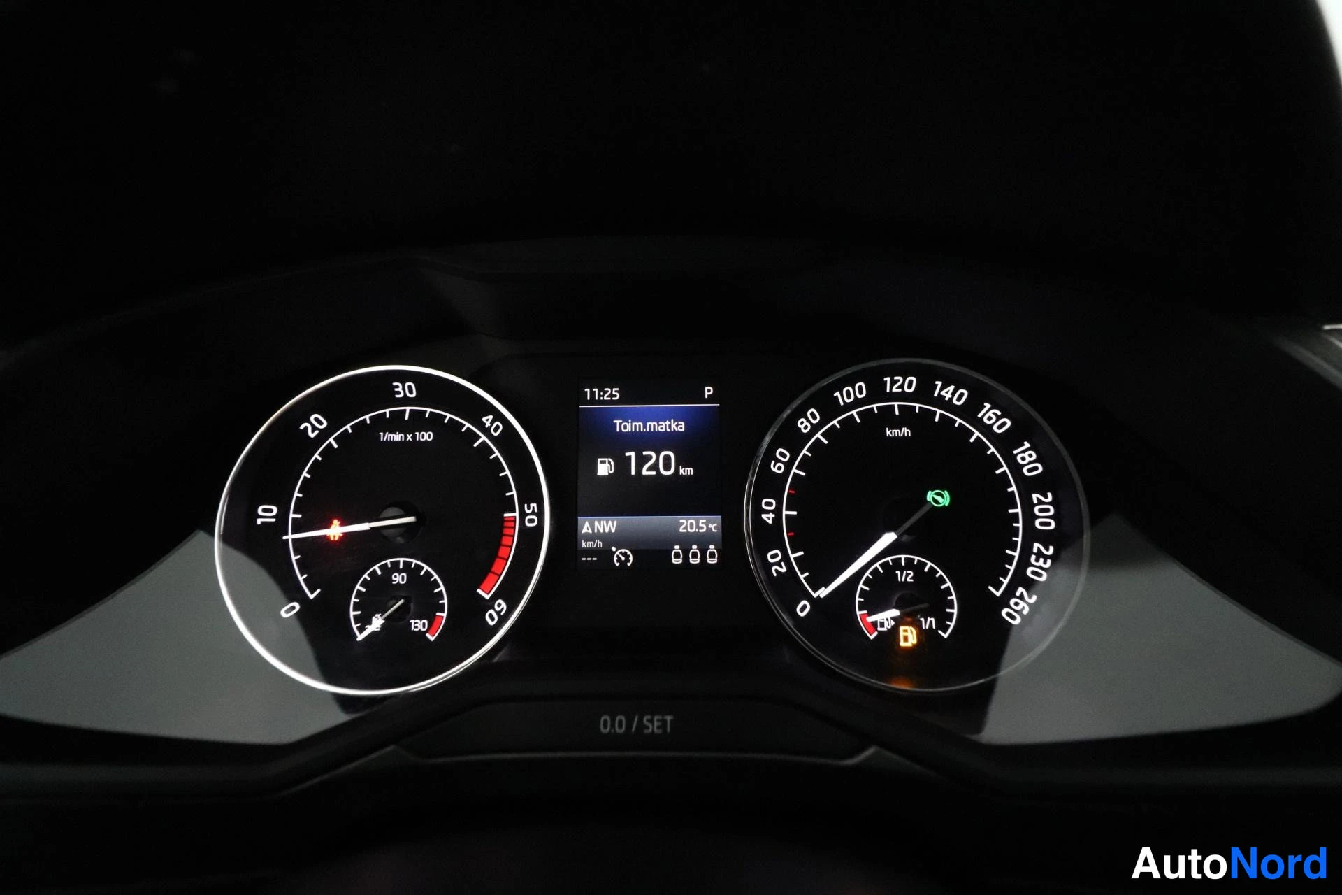 Grey Skoda Superb 2017, detail, photo 14