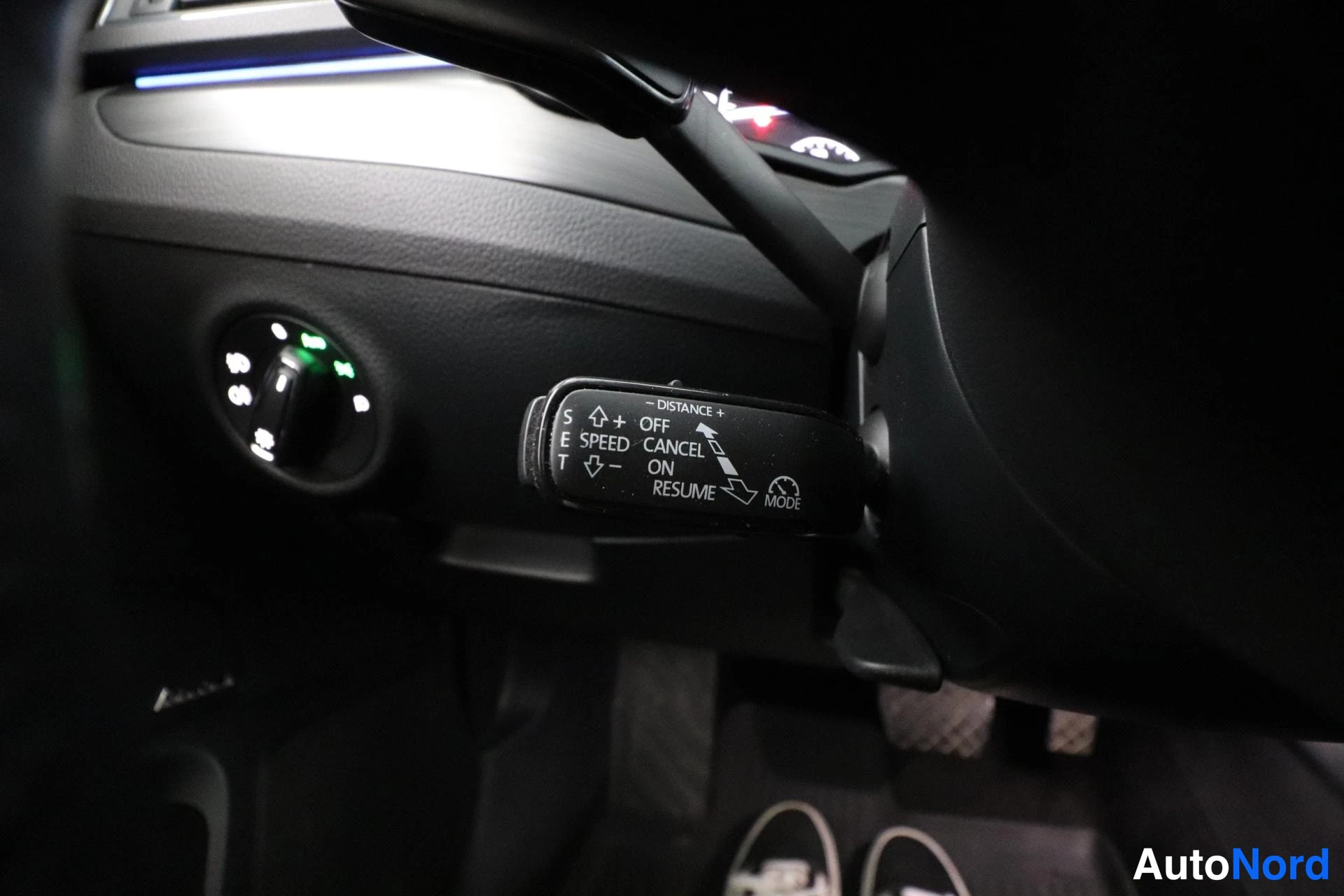 Grey Skoda Superb 2017, detail, photo 37
