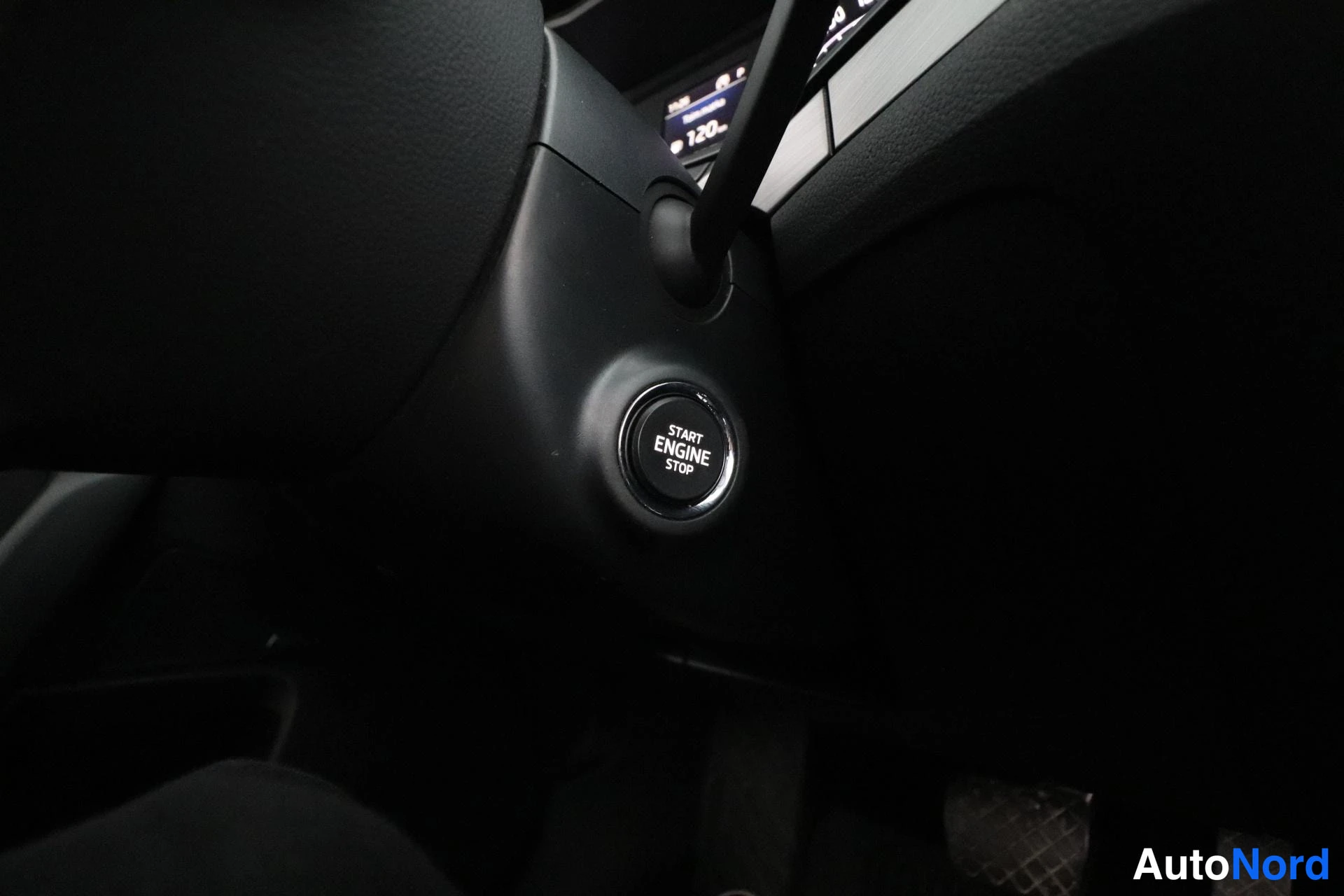 Grey Skoda Superb 2017, detail, photo 38