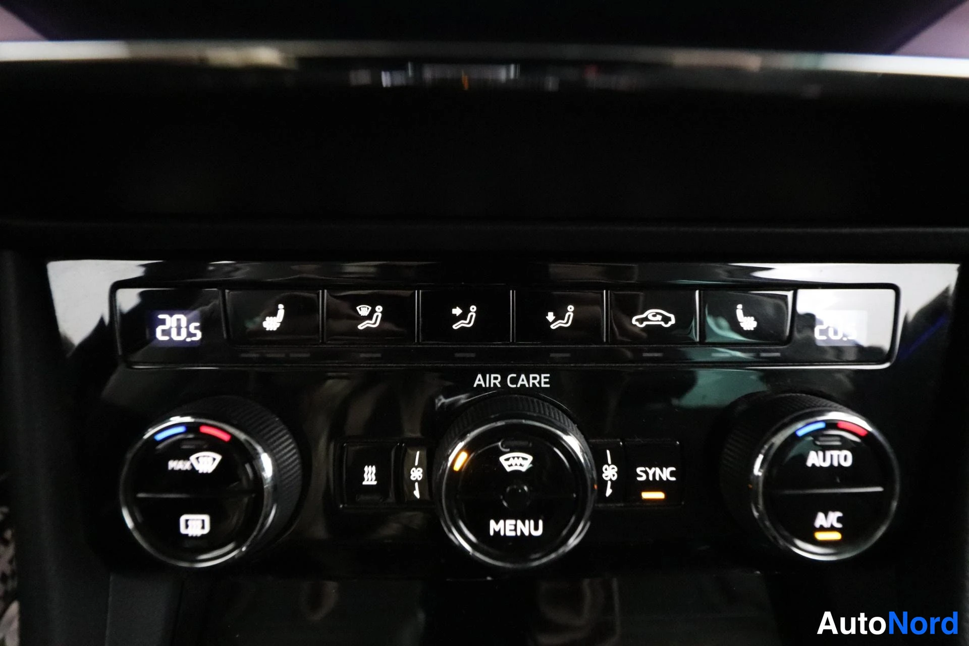 Grey Skoda Superb 2017, detail, photo 23