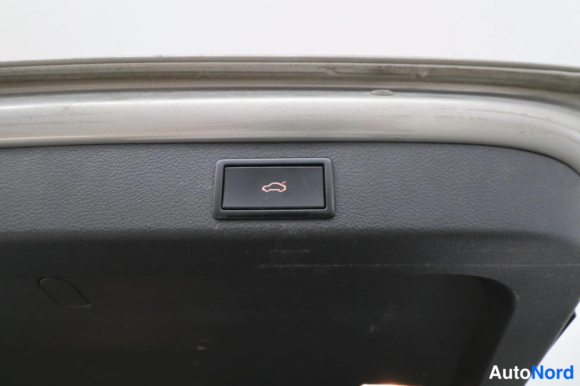 Grey Skoda Superb 2017, detail, photo 30