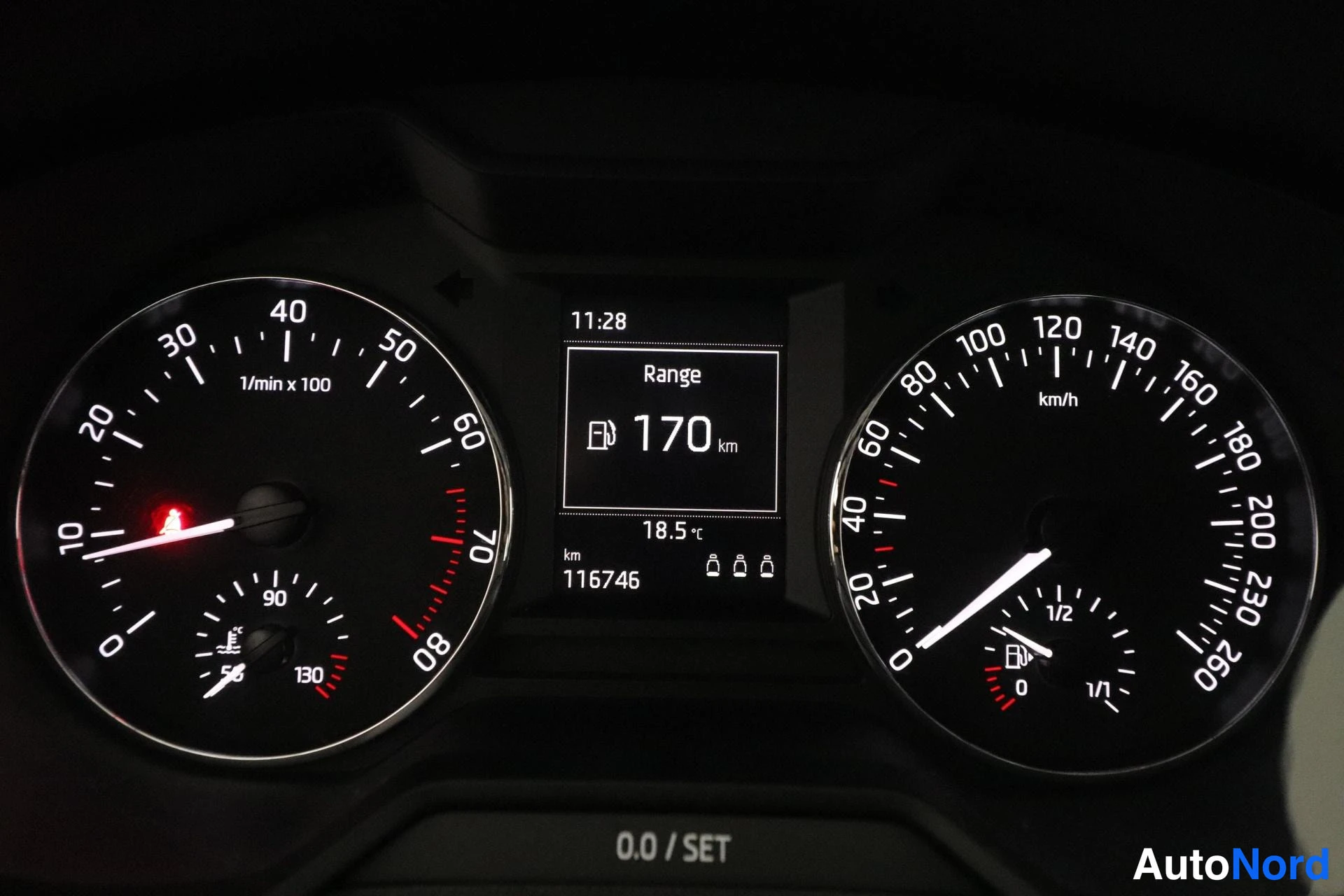Valkoinen Skoda Octavia 2013, yksityiskohta, kuva 14
