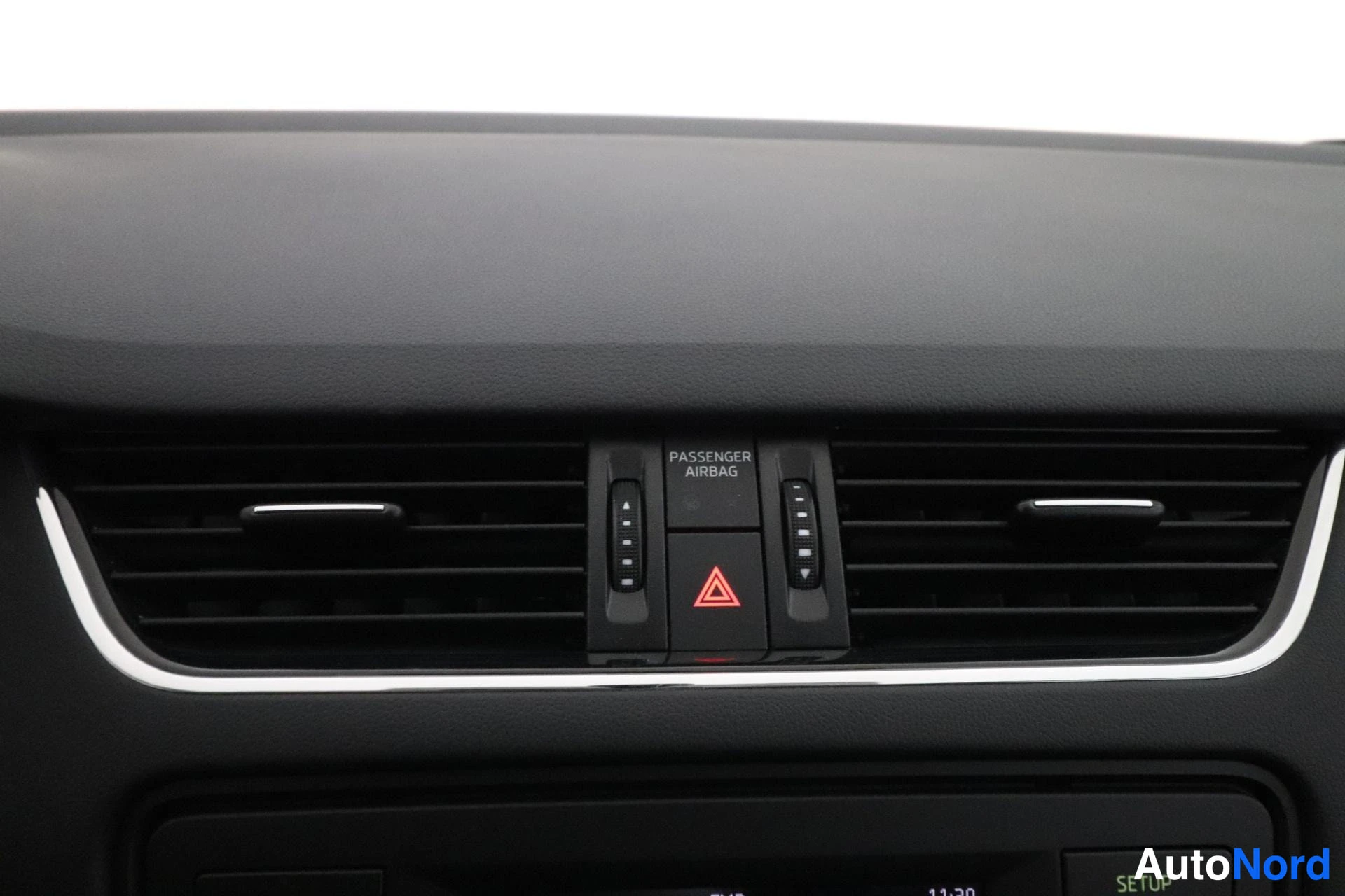 Valkoinen Skoda Octavia 2013, yksityiskohta, kuva 15