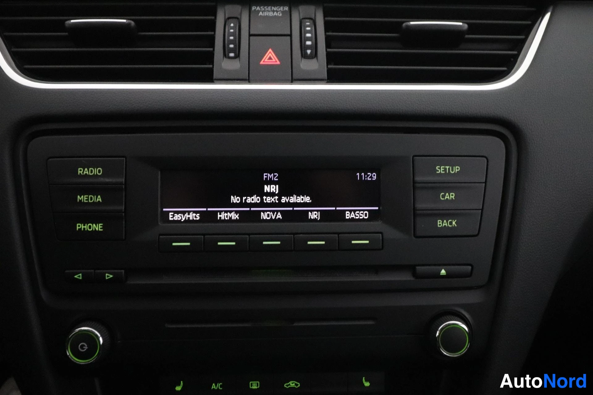 Valkoinen Skoda Octavia 2013, yksityiskohta, kuva 16