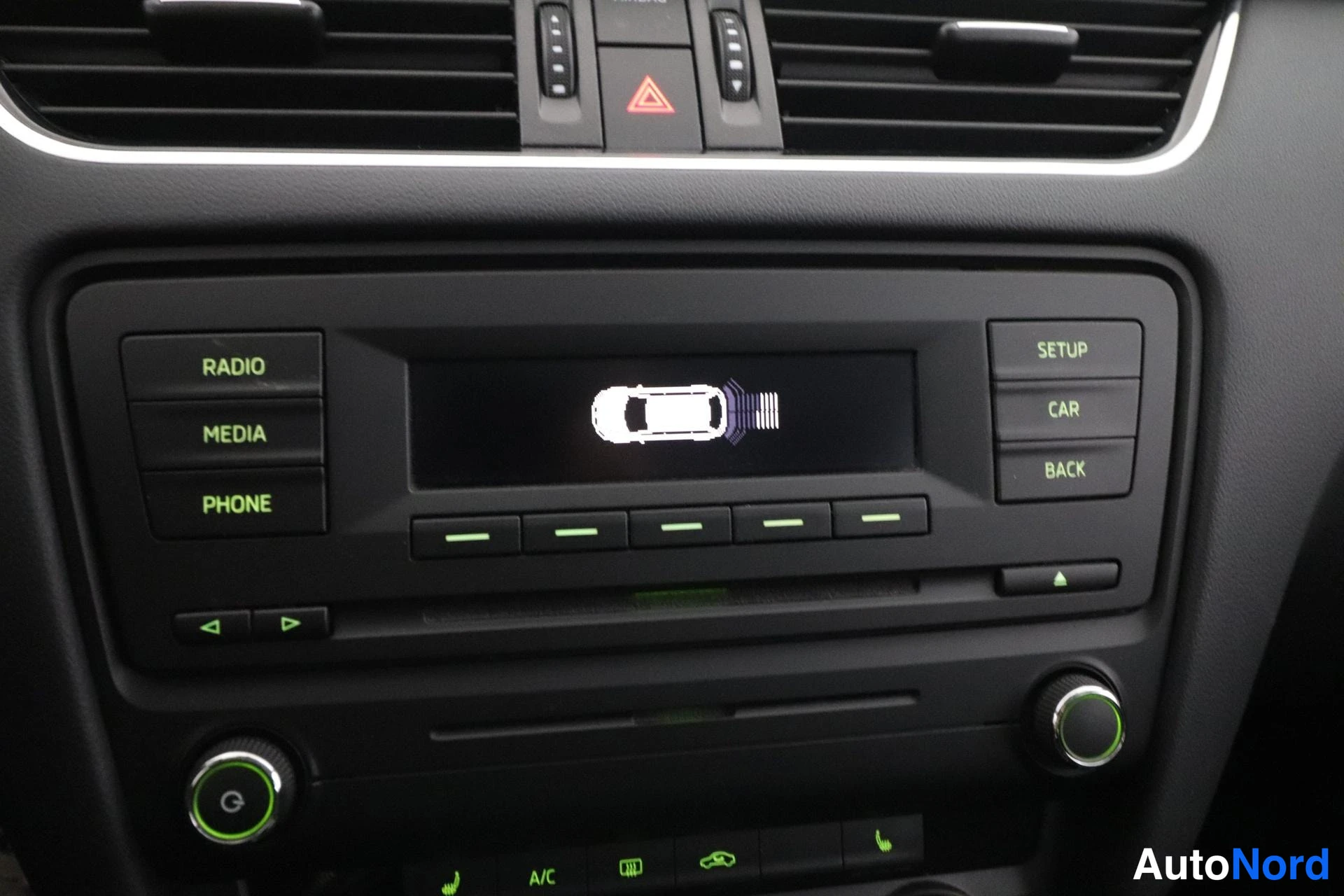 Valkoinen Skoda Octavia 2013, yksityiskohta, kuva 19