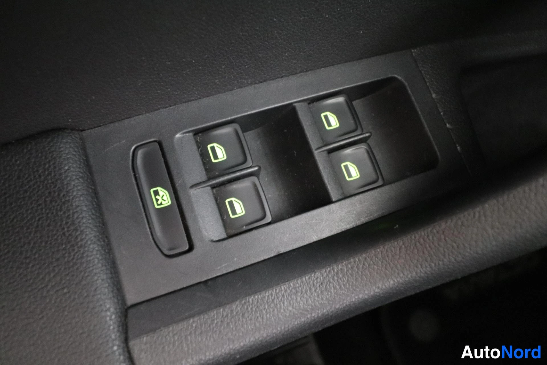Valkoinen Skoda Octavia 2013, yksityiskohta, kuva 26