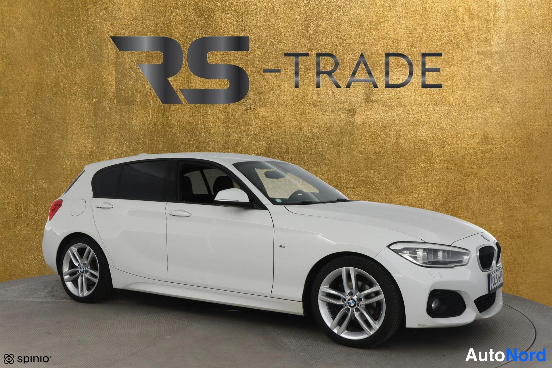 Valkoinen BMW 116d 2015, etuviisto, keula oikealle, kuva 2