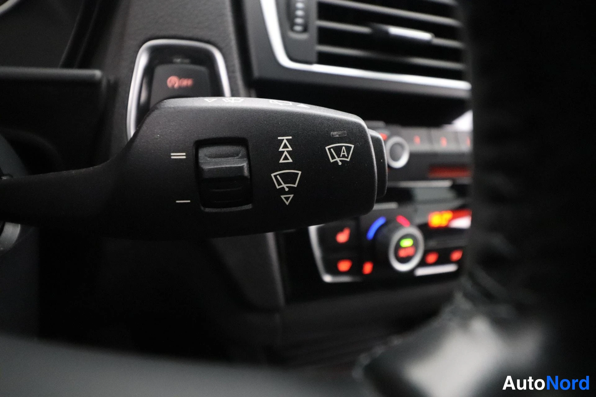 Valkoinen BMW 116d 2015, yksityiskohta, kuva 18