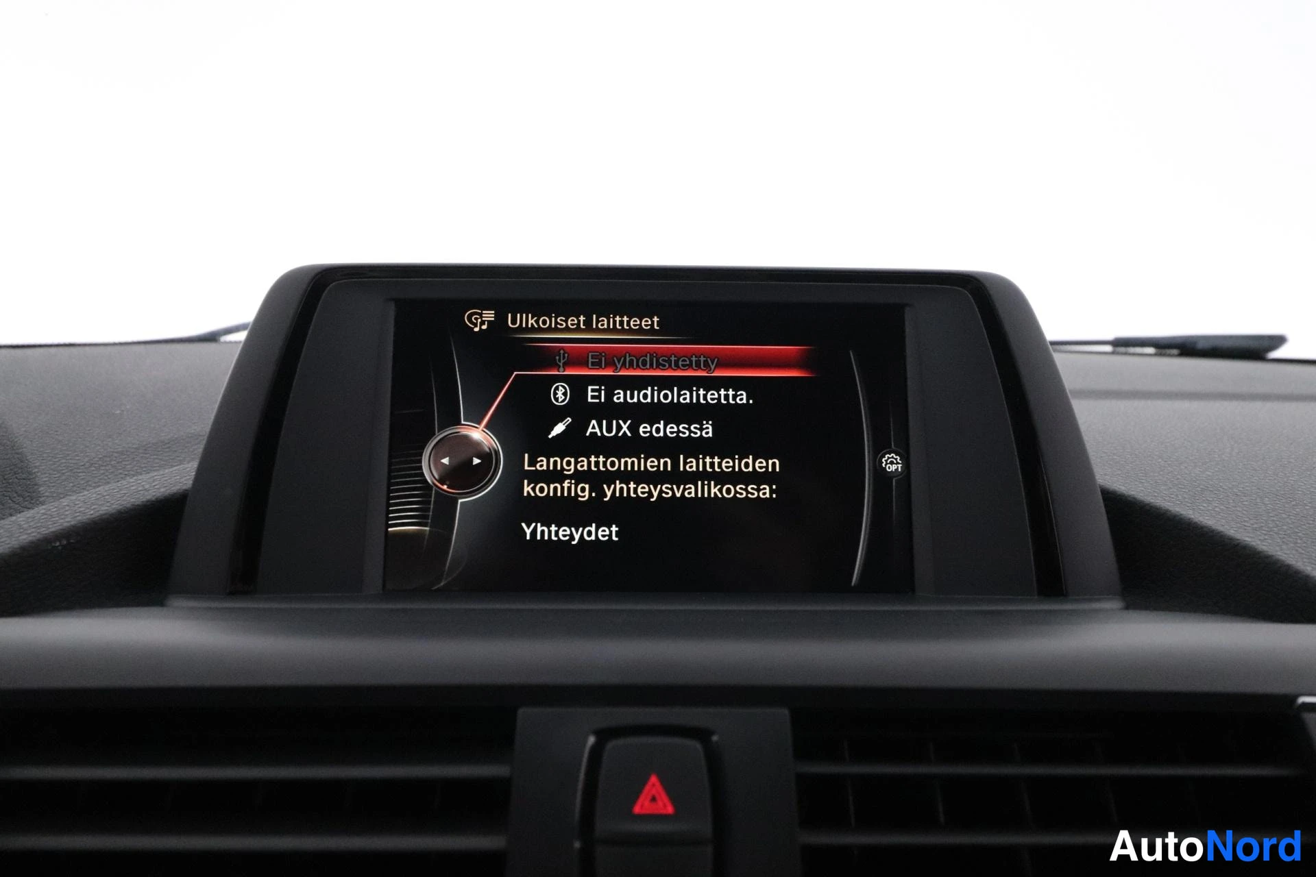 Valkoinen BMW 116d 2015, yksityiskohta, kuva 20