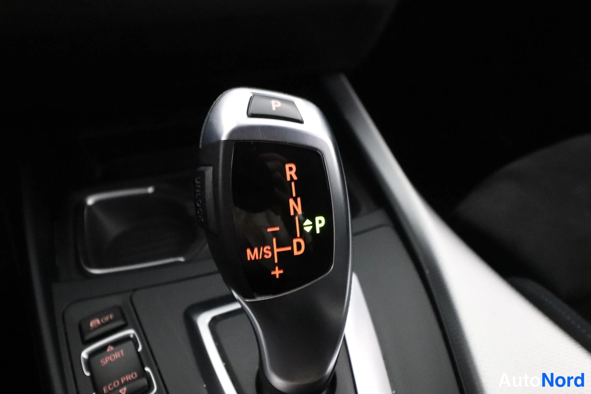 Valkoinen BMW 116d 2015, yksityiskohta, kuva 27