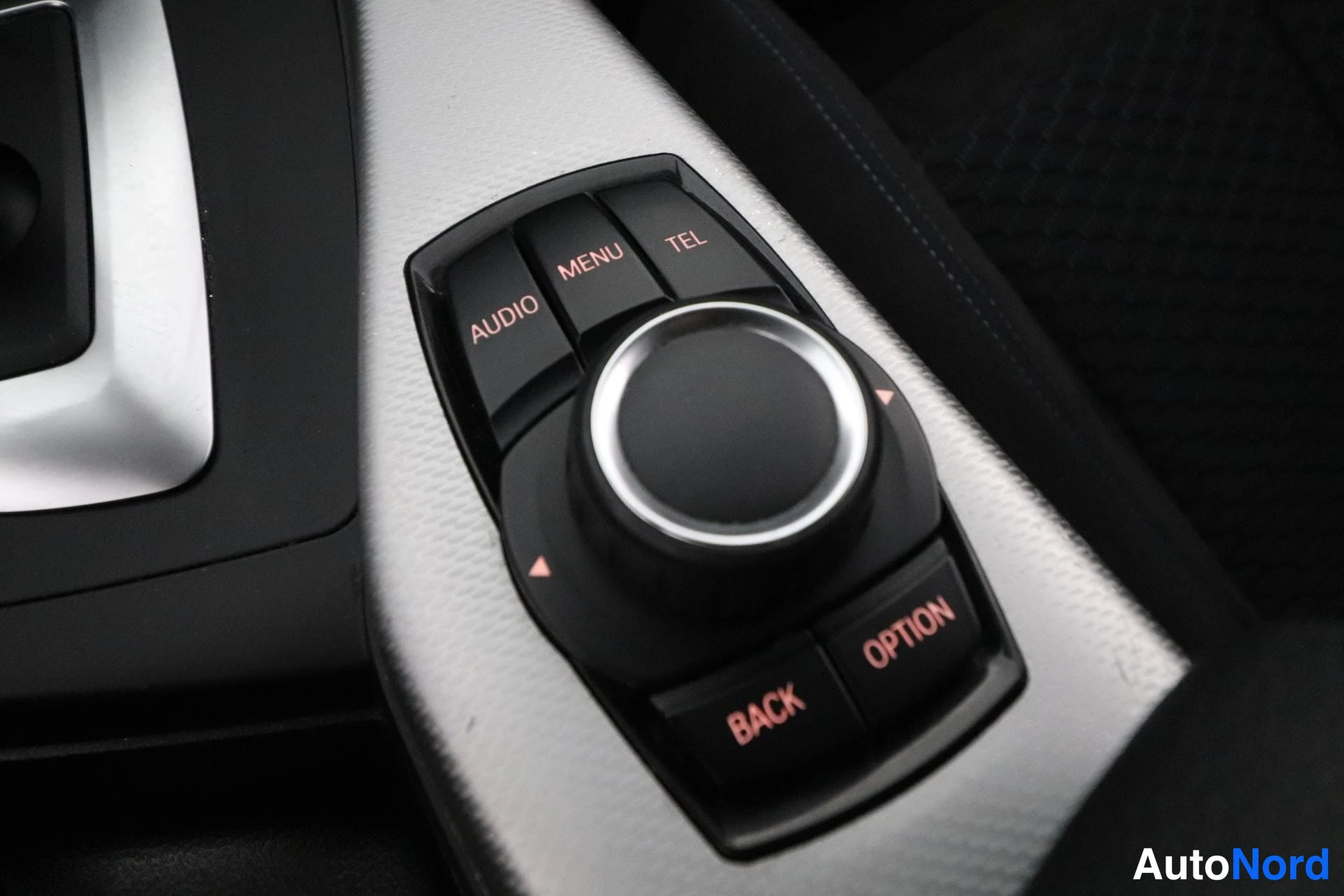 Valkoinen BMW 116d 2015, yksityiskohta, kuva 28