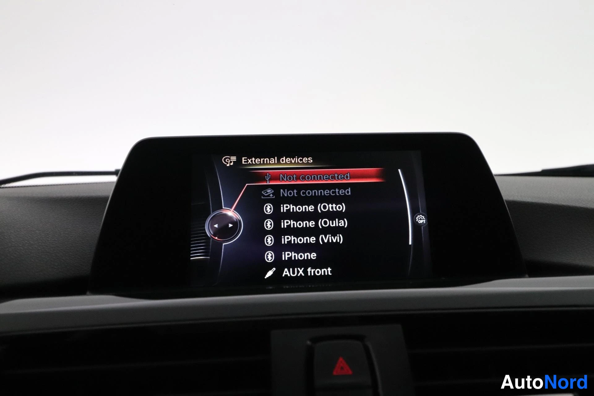 Musta BMW 330d 2014, yksityiskohta, kuva 19