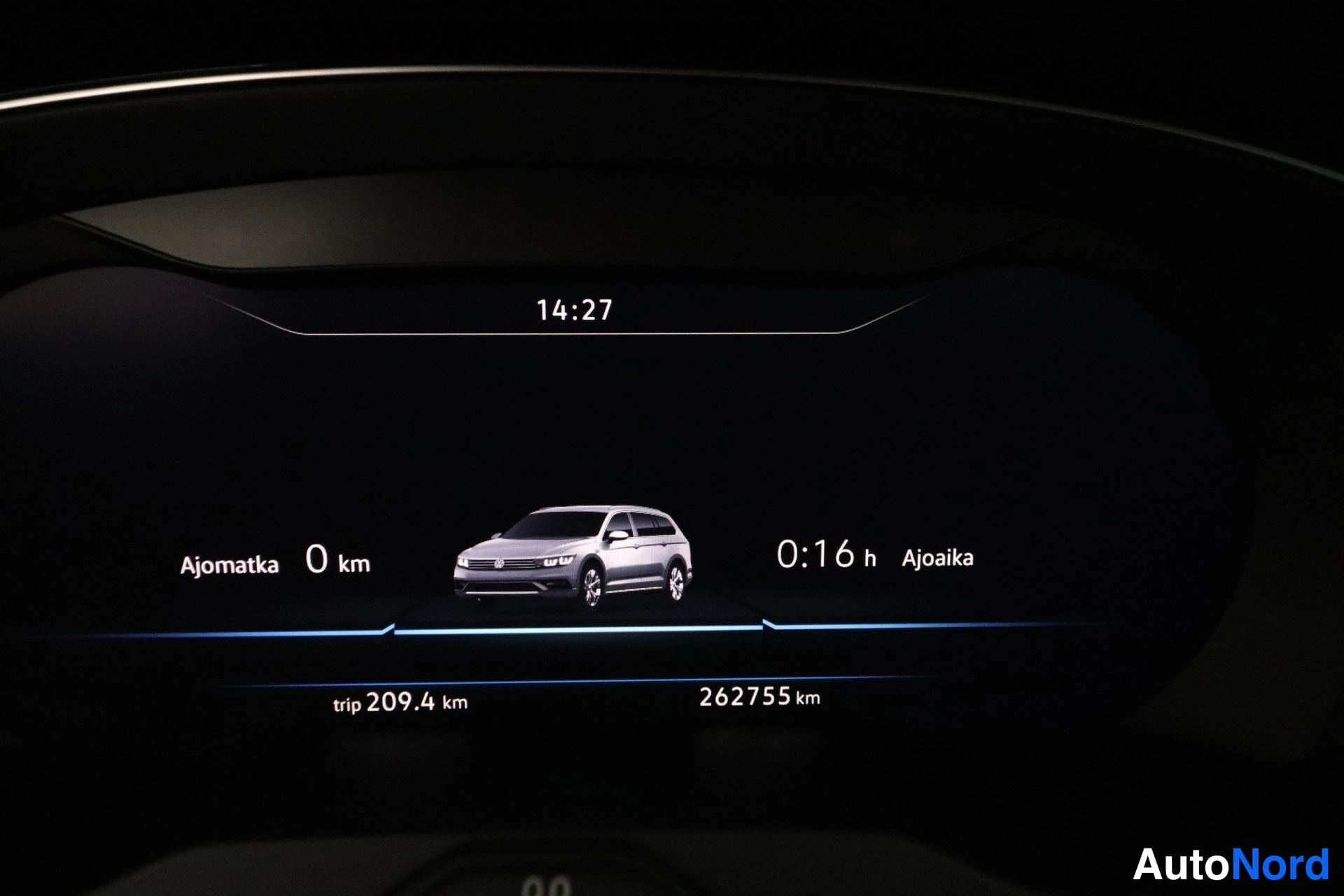 Valkoinen Volkswagen Passat 2017, yksityiskohta, kuva 16