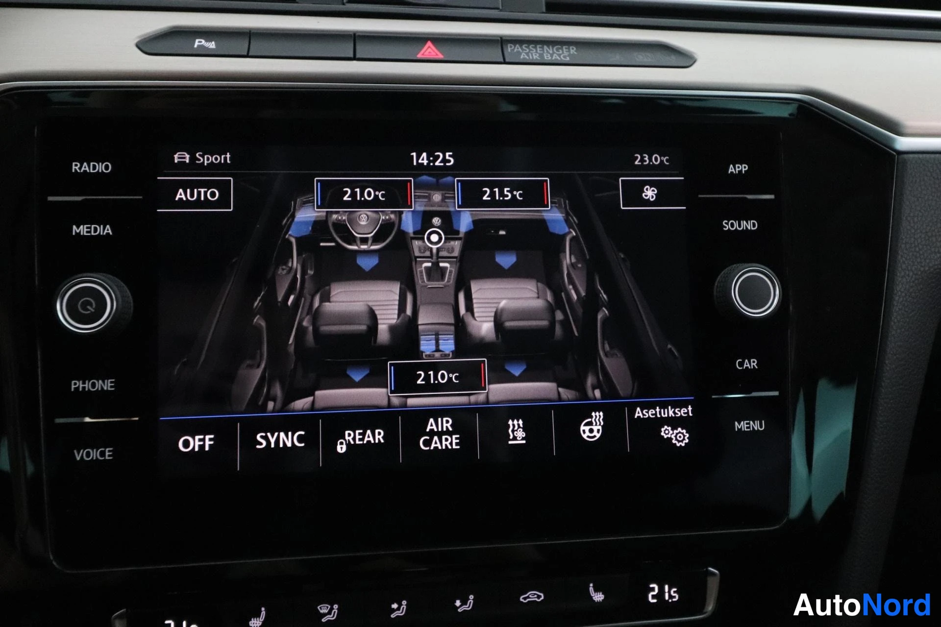 Valkoinen Volkswagen Passat 2017, yksityiskohta, kuva 21