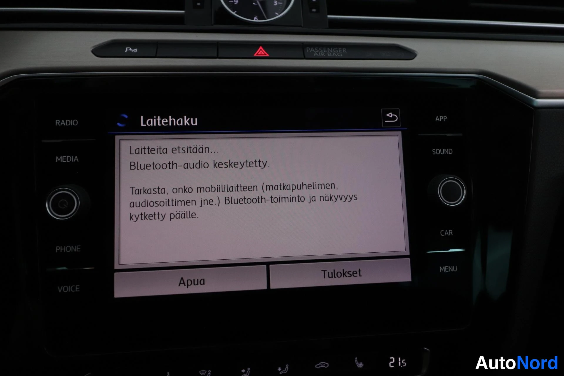 Valkoinen Volkswagen Passat 2017, yksityiskohta, kuva 22