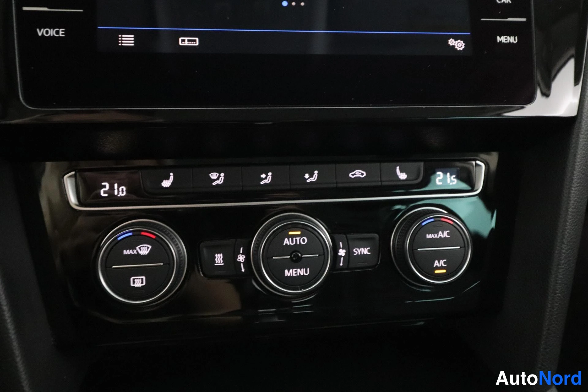 Valkoinen Volkswagen Passat 2017, yksityiskohta, kuva 25