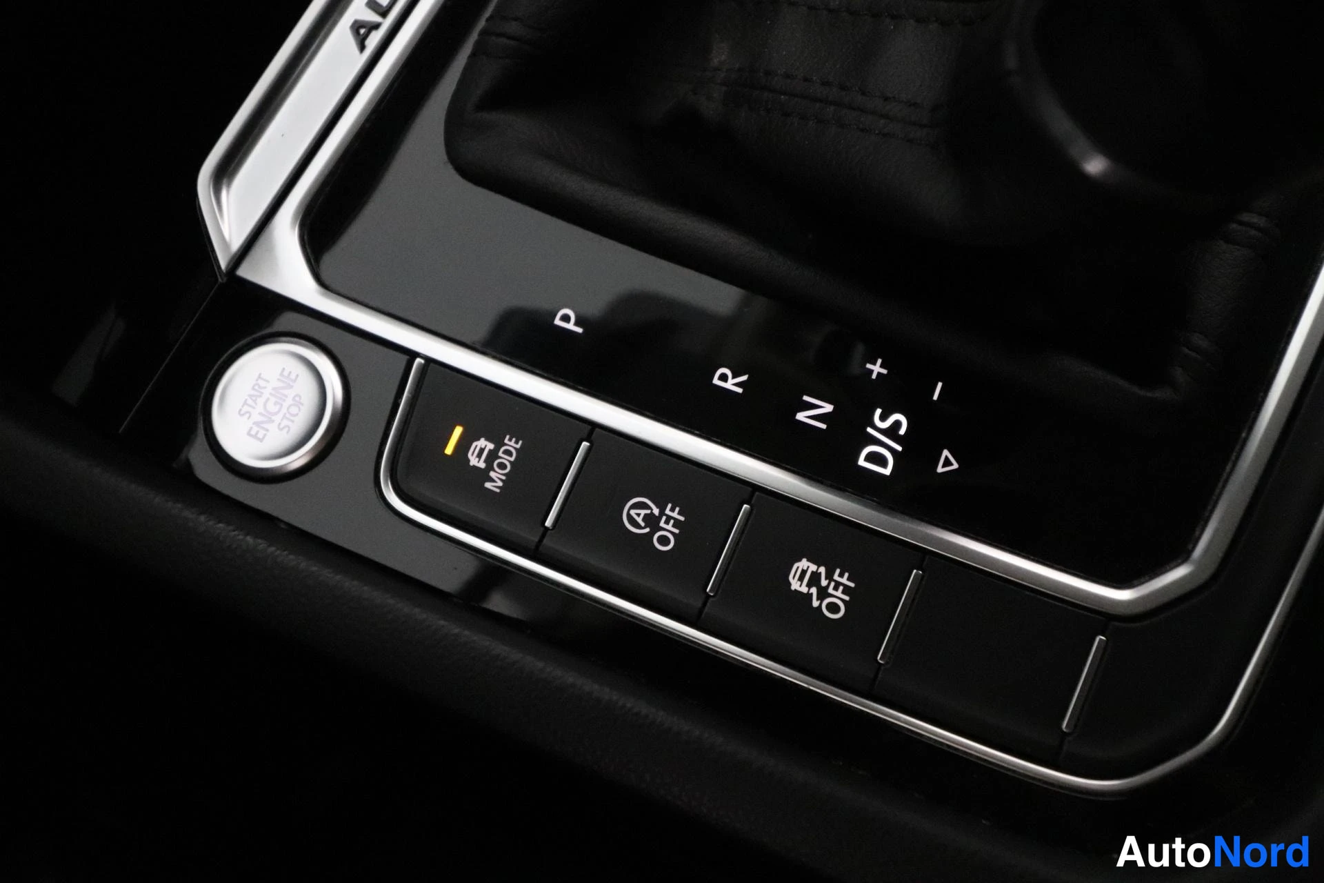 Valkoinen Volkswagen Passat 2017, yksityiskohta, kuva 26
