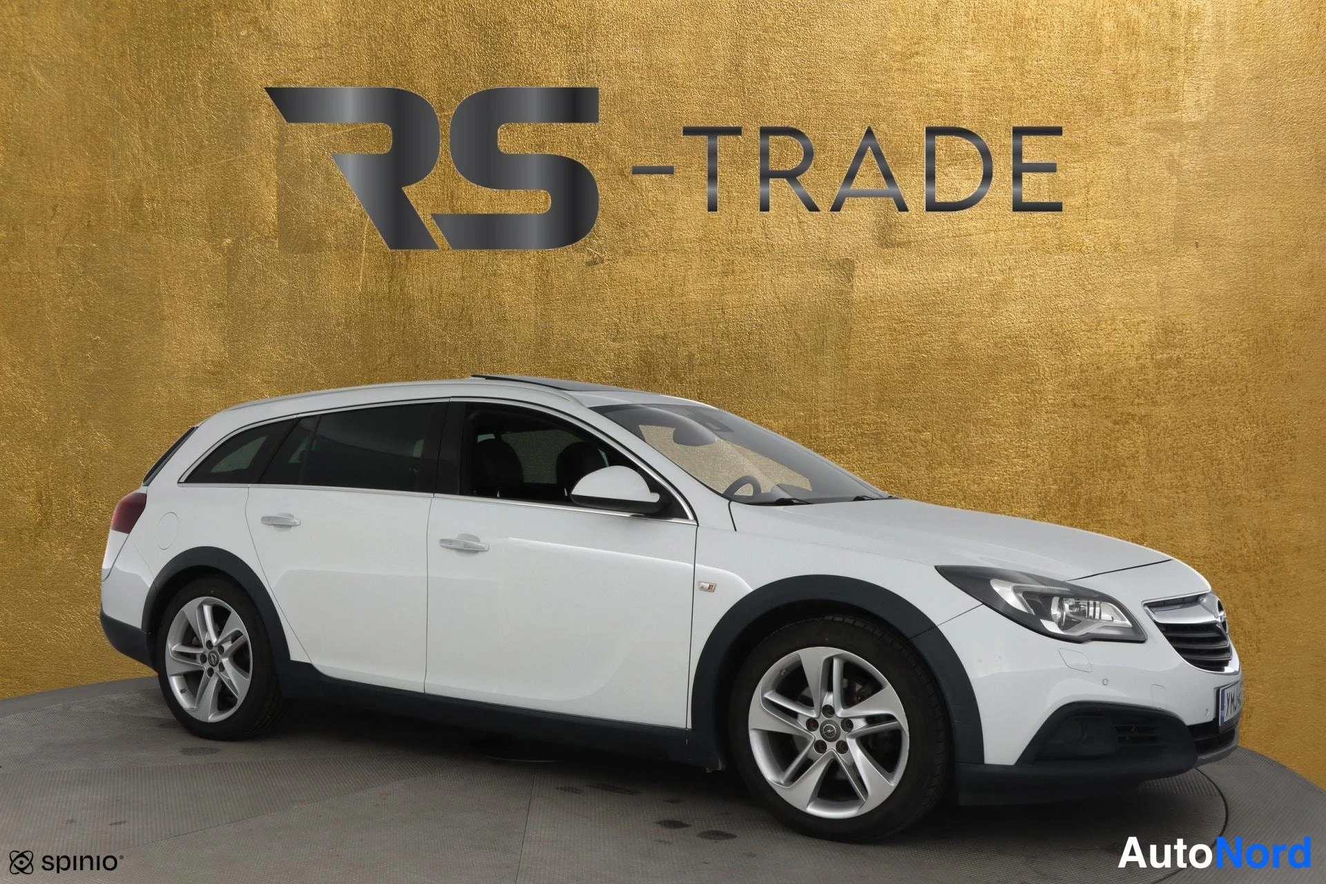 Valkoinen Opel Insignia 2014, etuviisto, keula oikealle, kuva 3