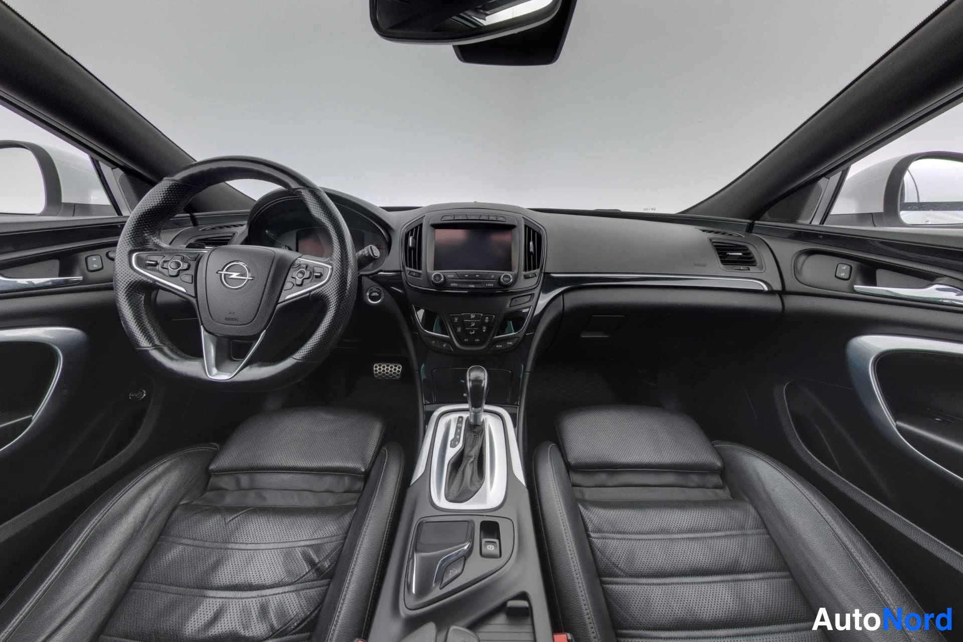 Valkoinen Opel Insignia 2014, ohjaamo, kuva 9