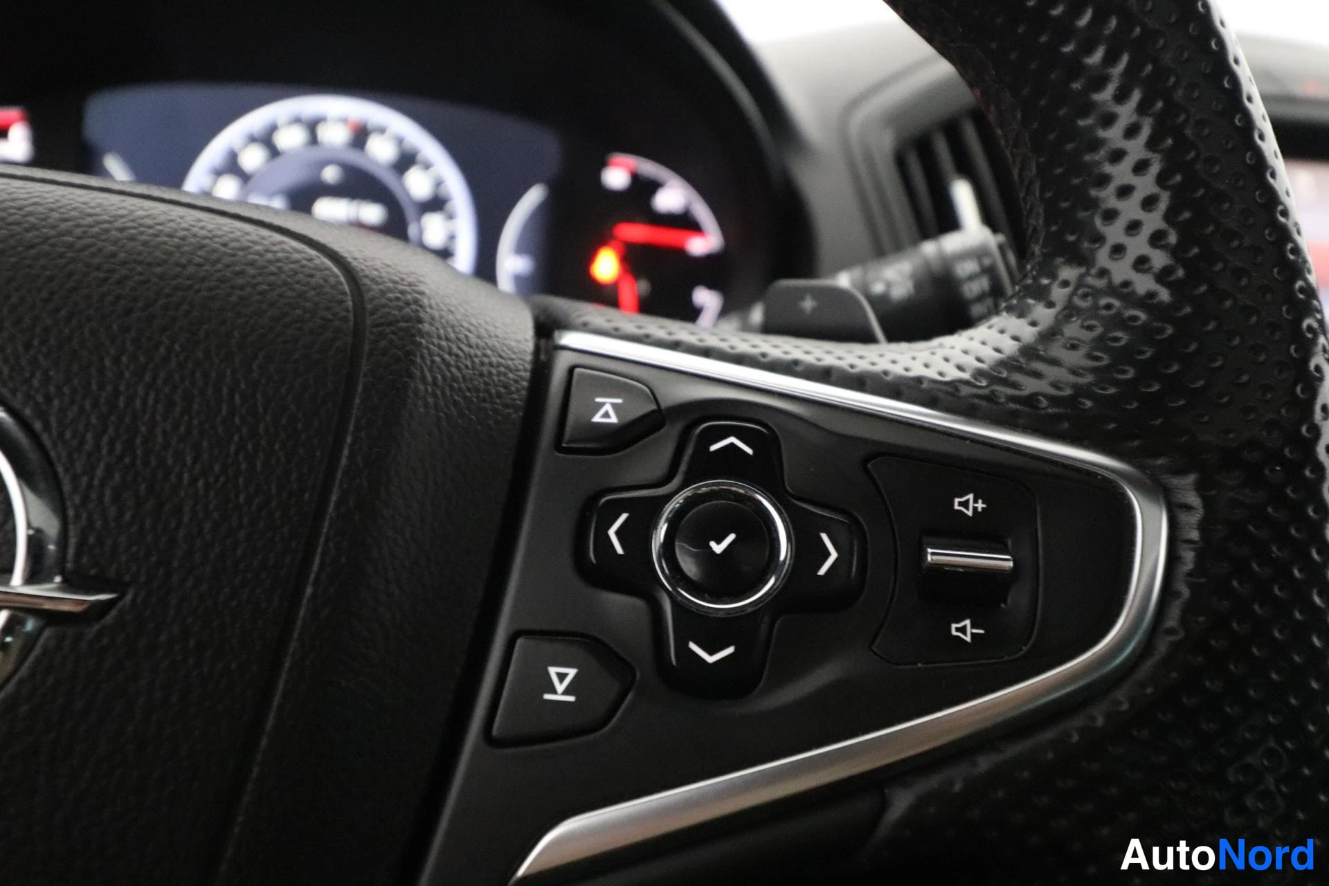 Valkoinen Opel Insignia 2014, yksityiskohta, kuva 18