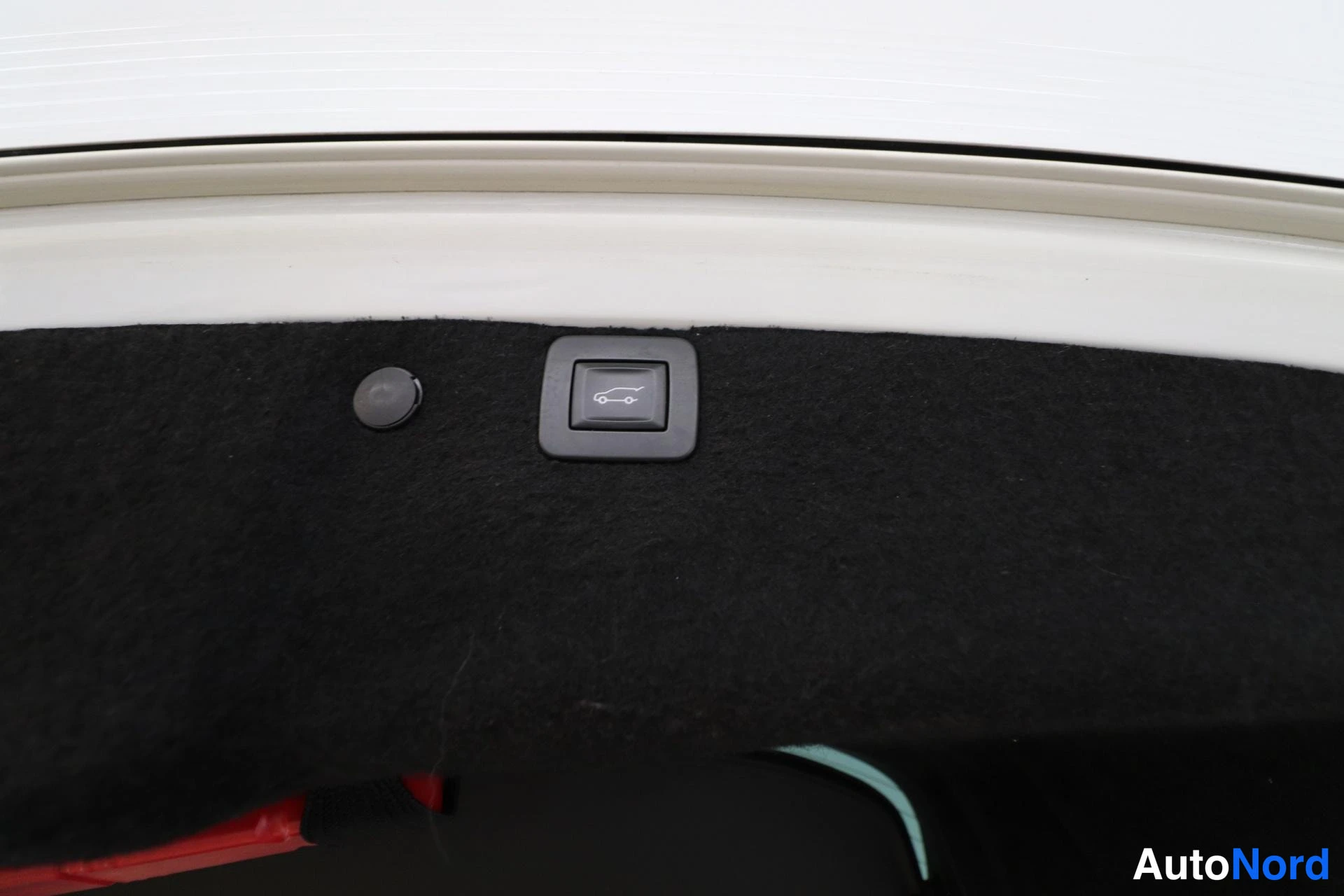 Valkoinen Opel Insignia 2014, yksityiskohta, kuva 30