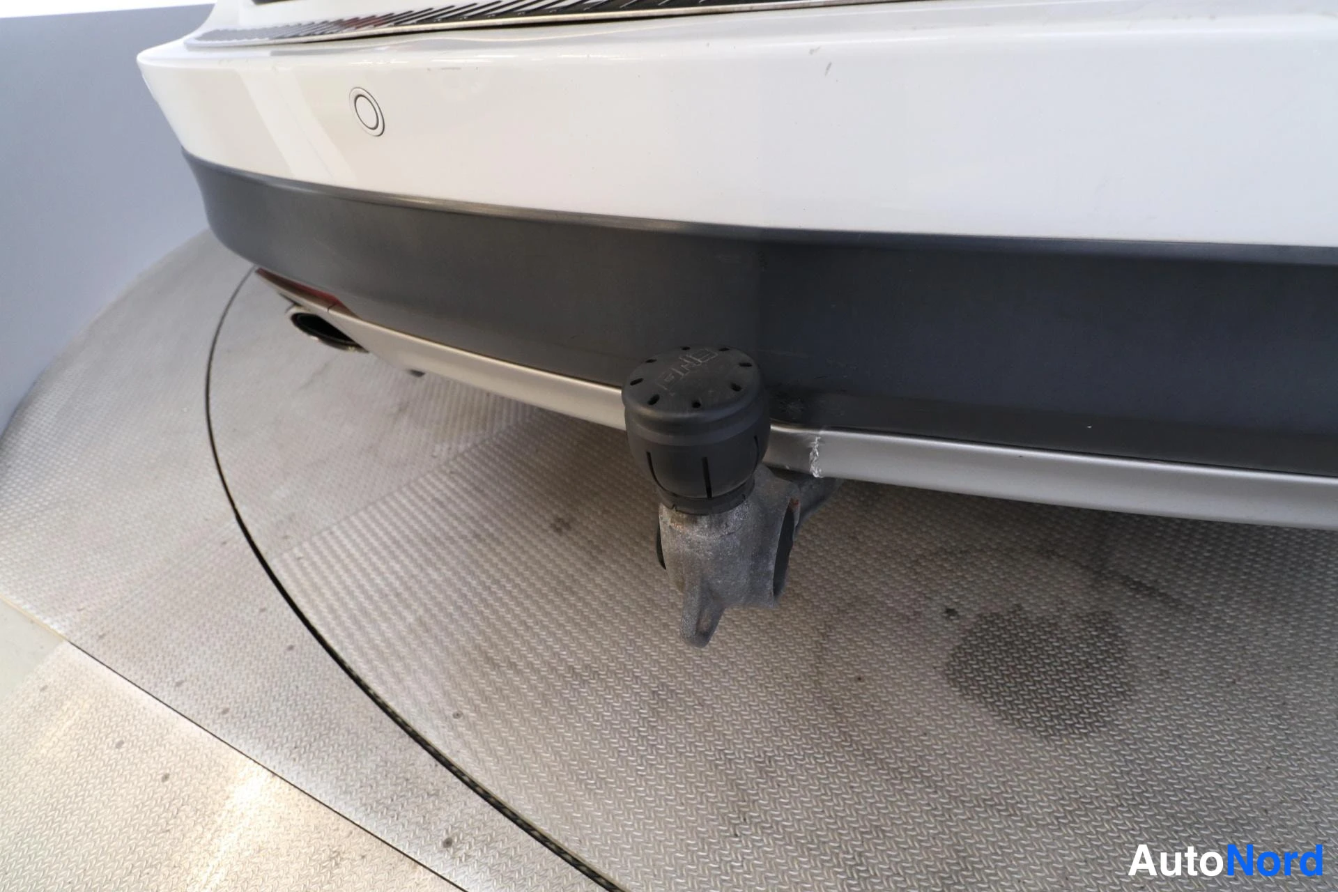 Valkoinen Opel Insignia 2014, yksityiskohta, kuva 31