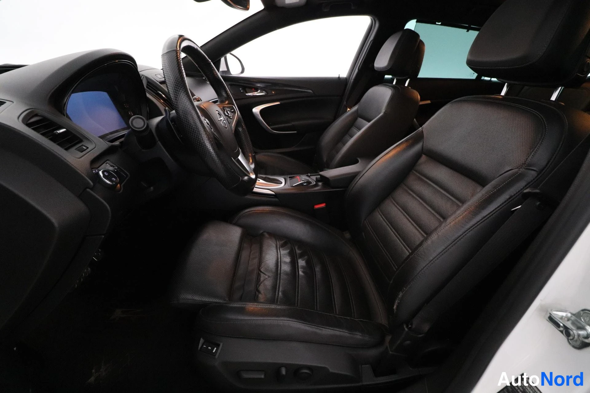 Valkoinen Opel Insignia 2014, ohjaamo, kuva 7
