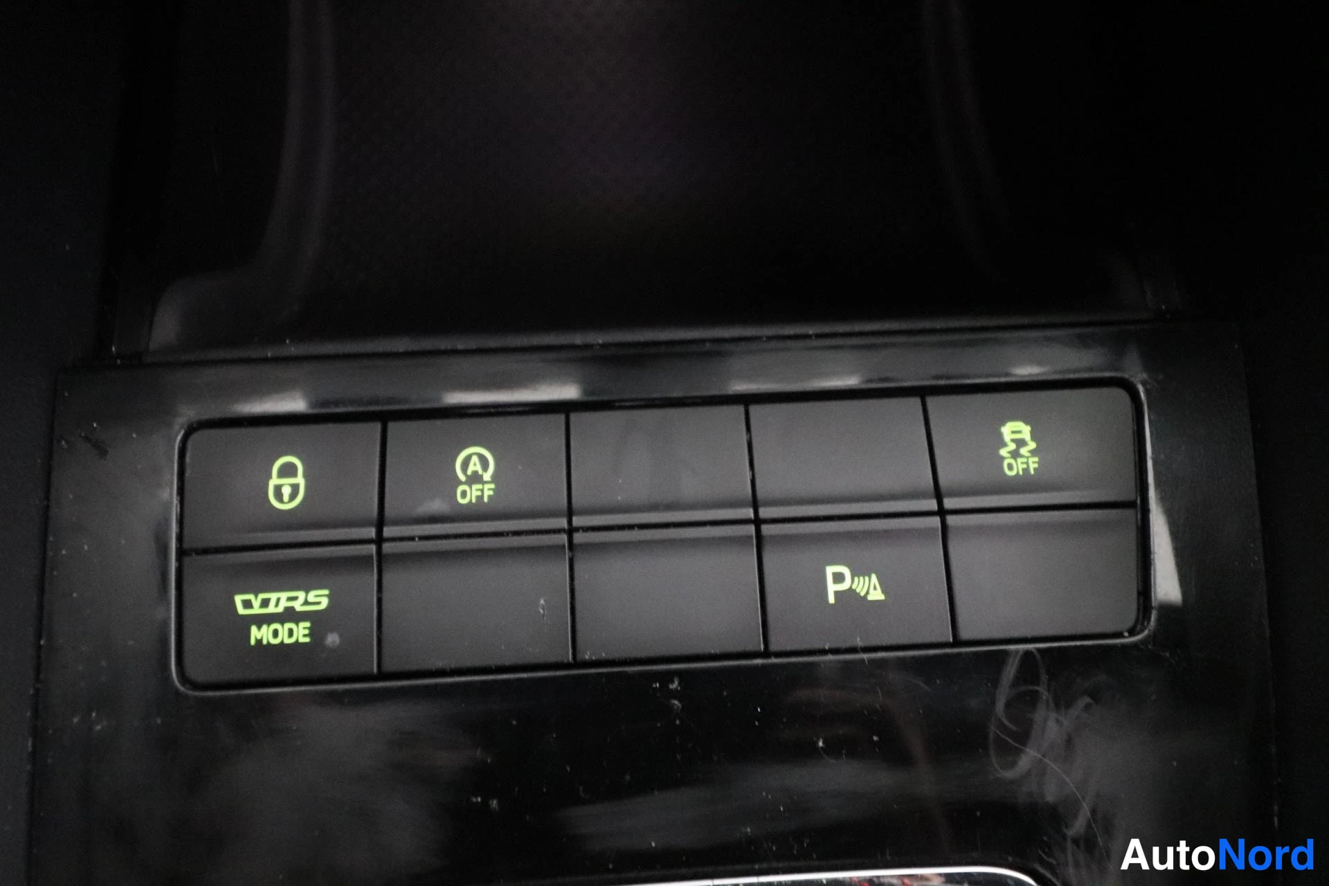 Valkoinen Skoda Octavia 2016, yksityiskohta, kuva 25