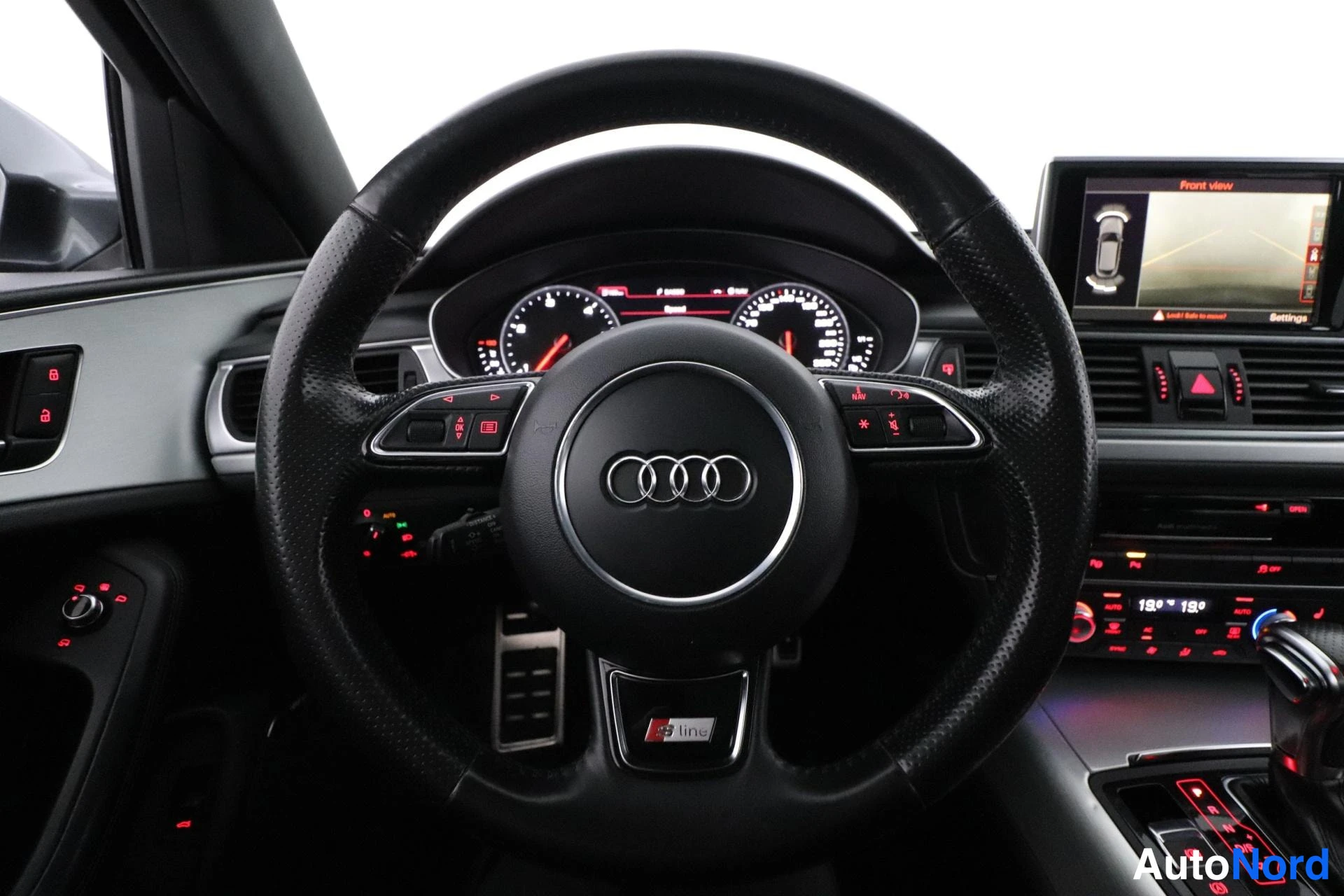 Harmaa Audi A6 2012, ohjaamo, kuva 8