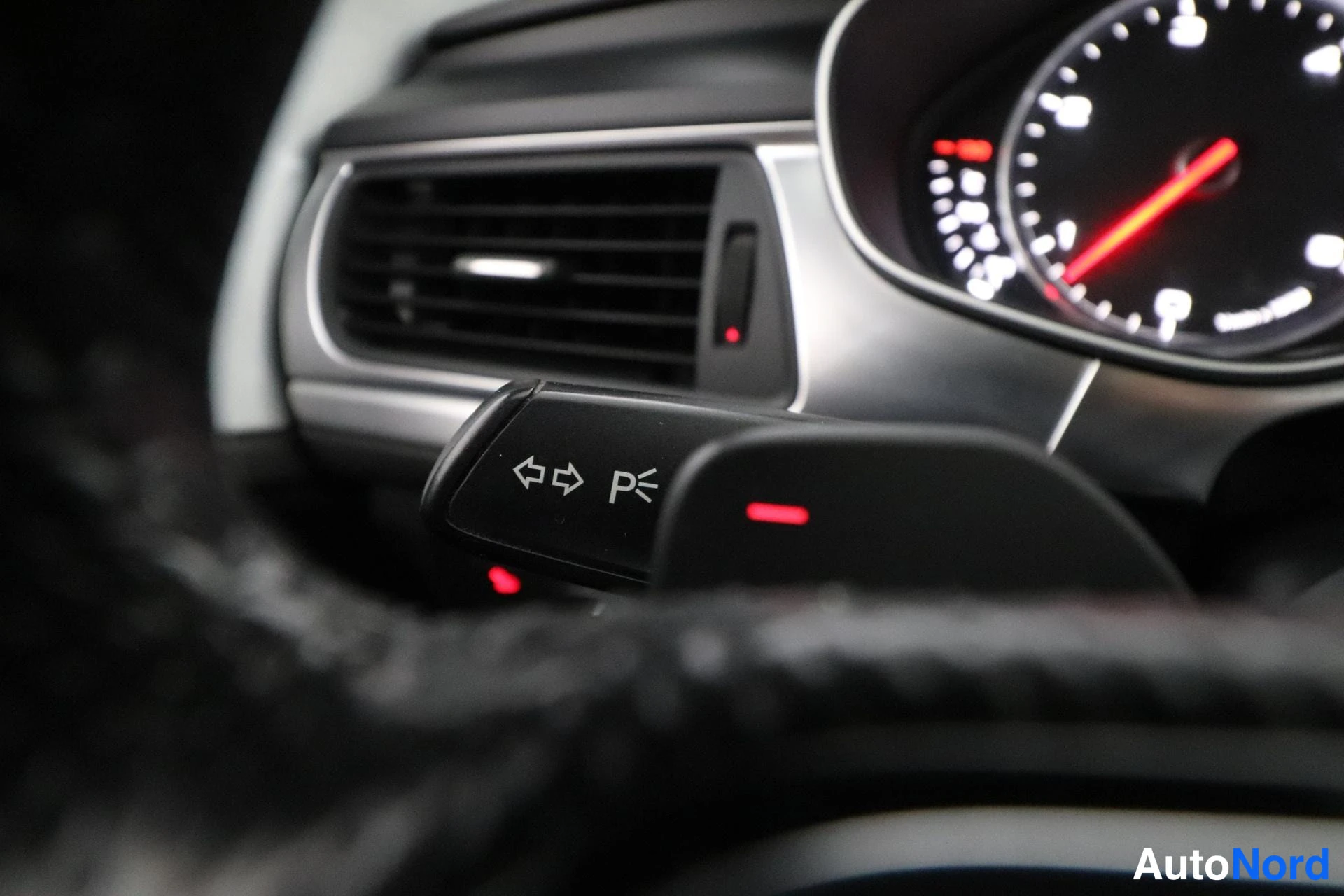Harmaa Audi A6 2012, yksityiskohta, kuva 19