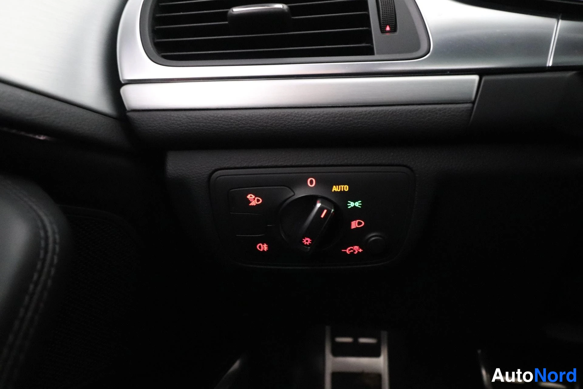 Harmaa Audi A6 2012, yksityiskohta, kuva 28