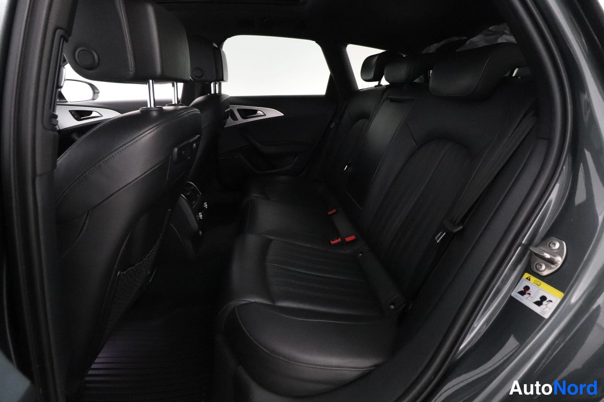 Harmaa Audi A6 2012, takaistuimet, kuva 11